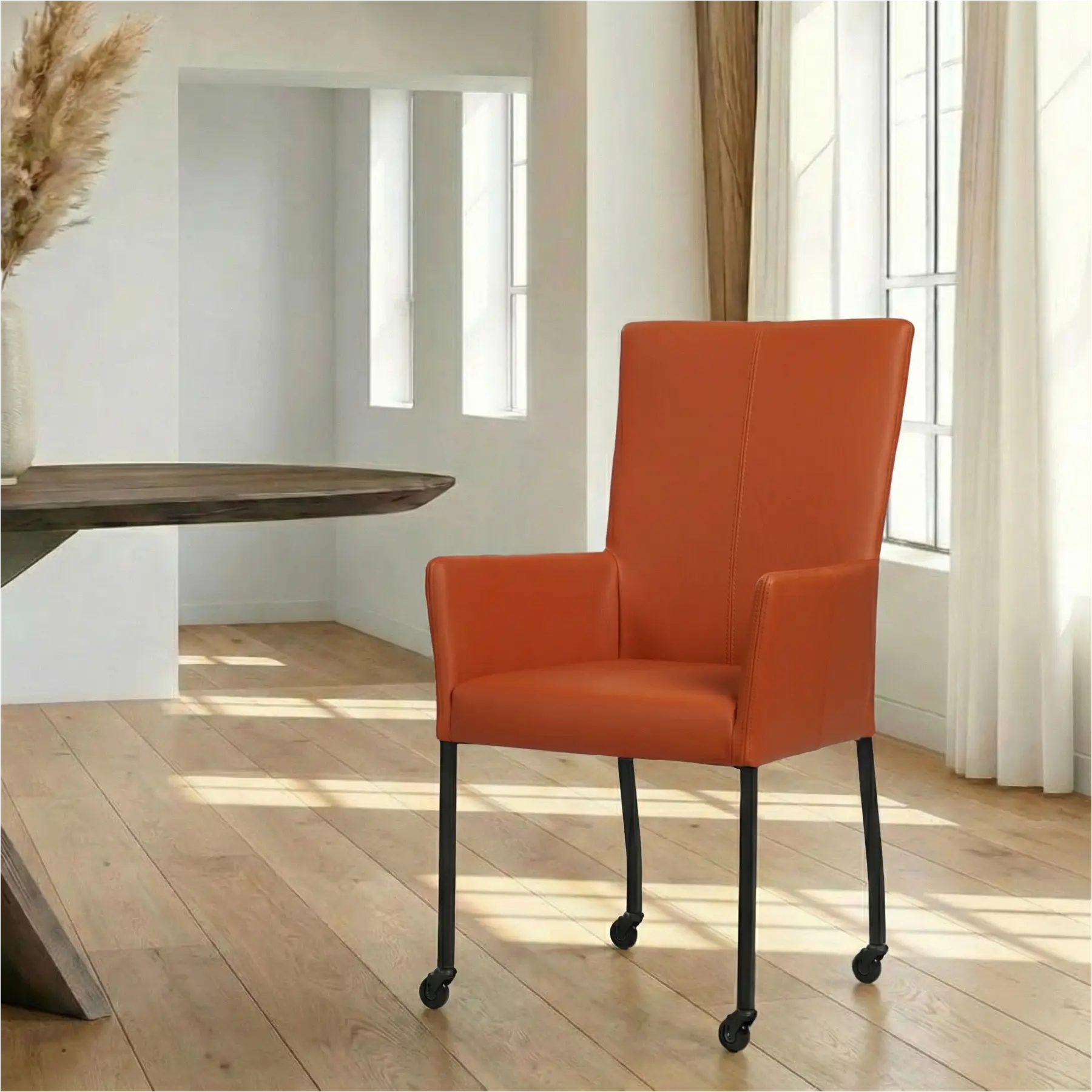 afbeelding van Leren eetkamerstoel Deal met armleuning - Toledo Cotto (cognac) - Poten staal vierkant zwart