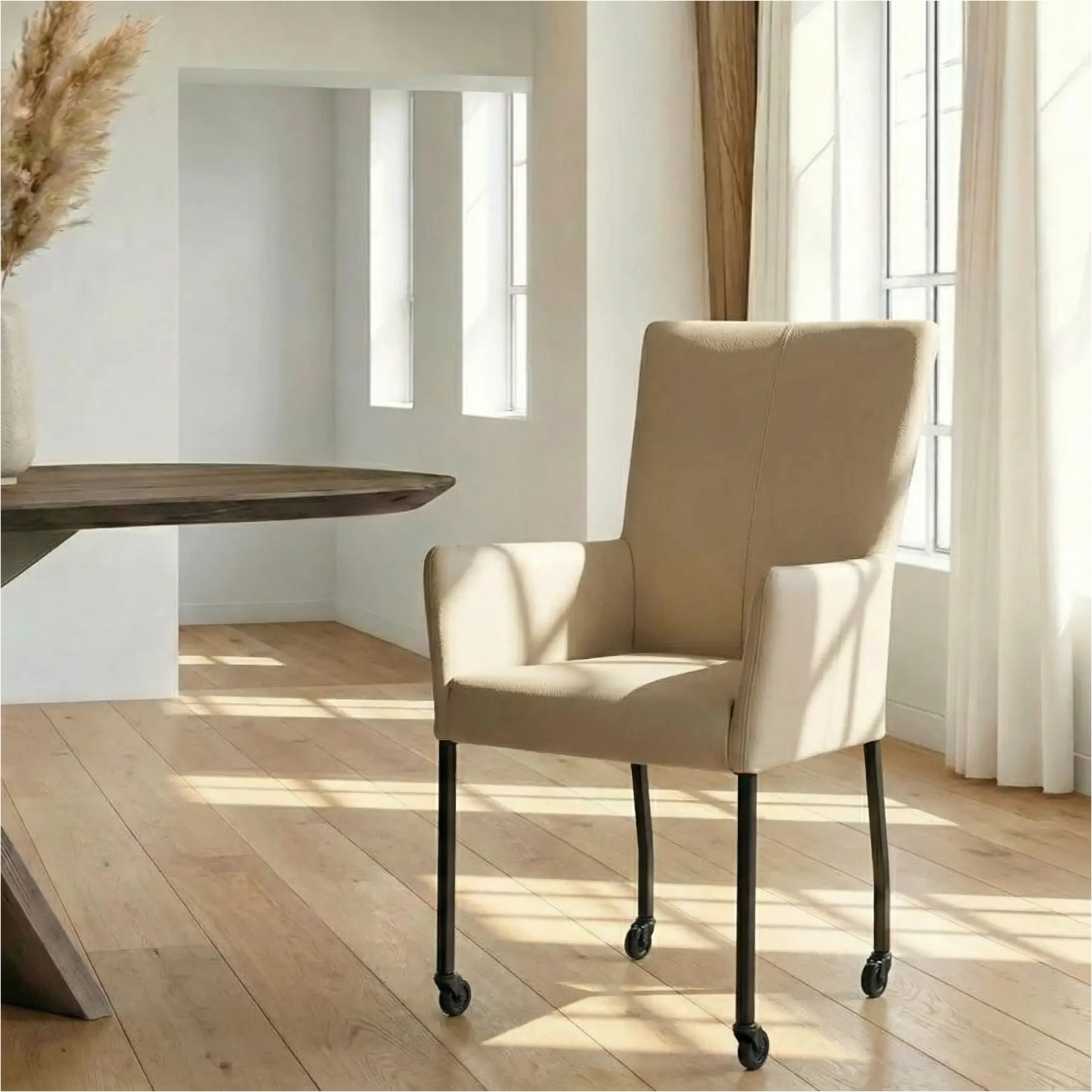 afbeelding van Leren eetkamerstoel Deal met armleuning - Toledo Mastic (taupe/bruin) - Poten staal vierkant zwart