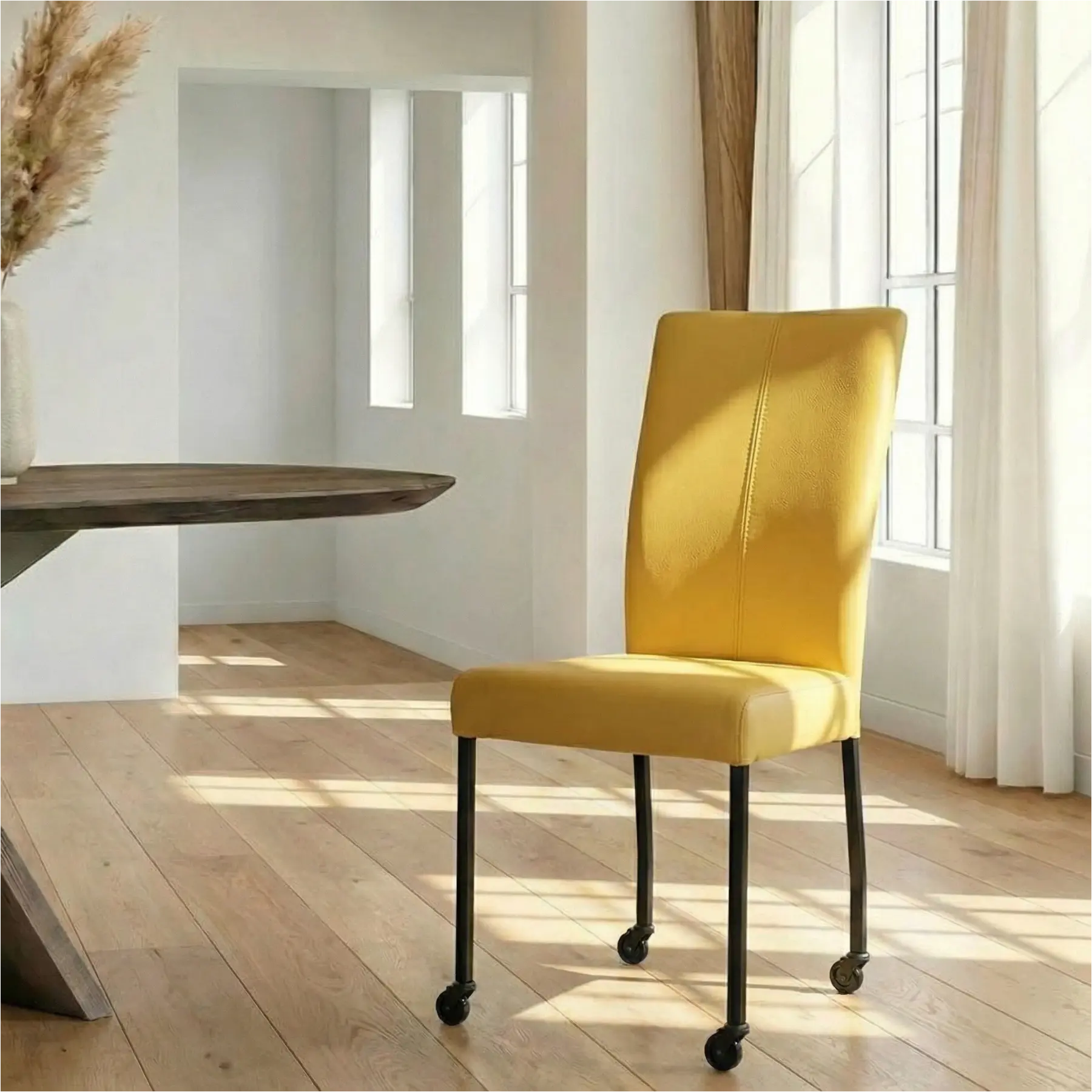 afbeelding van Leren eetkamerstoel Deal - Toledo Giallo (geel) - Poten staal vierkant zwart