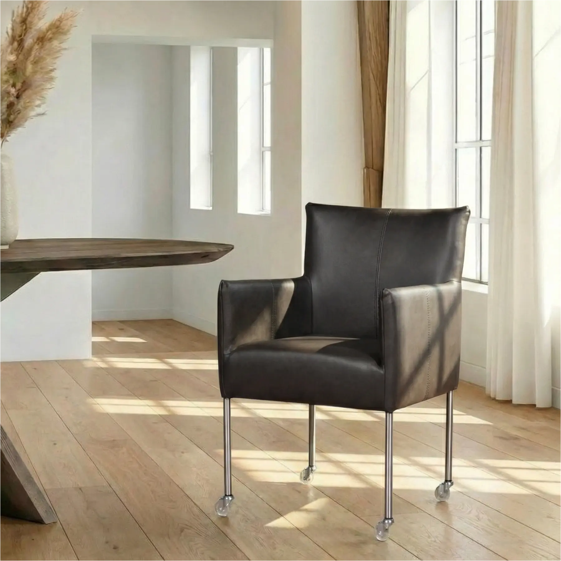 afbeelding van Leren eetkamerstoel Desire - Granada Graphite (donkergrijs) - Poten staal rond RVS