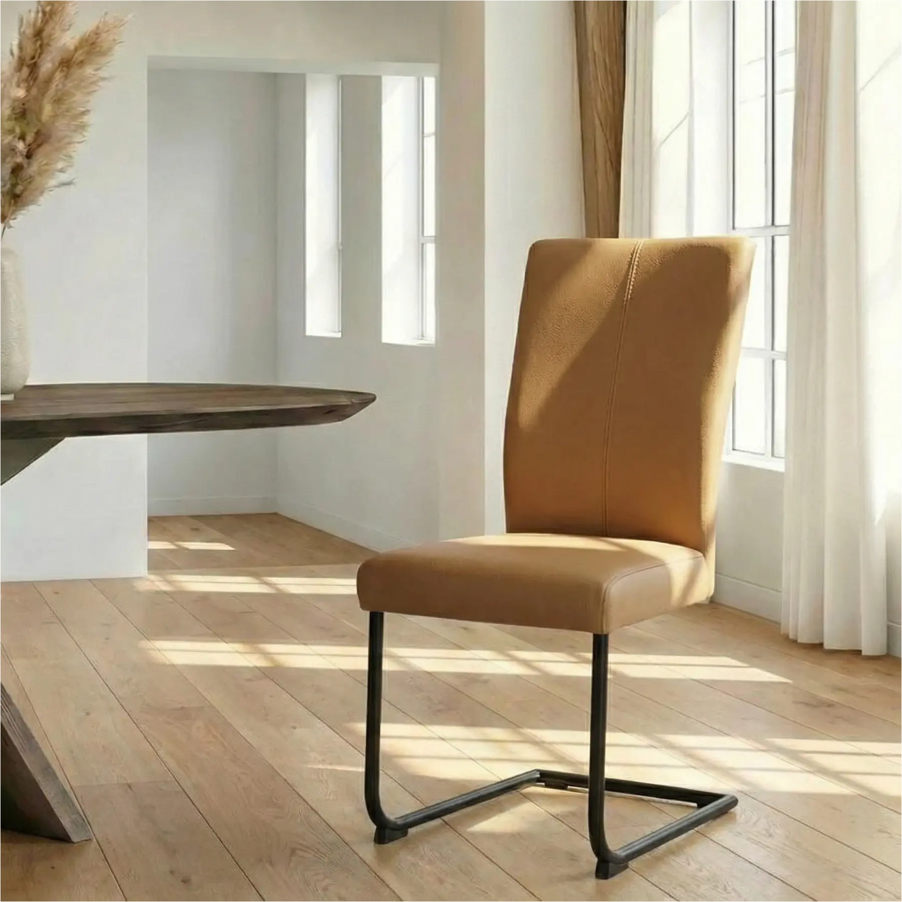 afbeelding van Leren eetkamerstoel Dry - Toledo Camel (bruin) - Sledepoot staal rond zwart