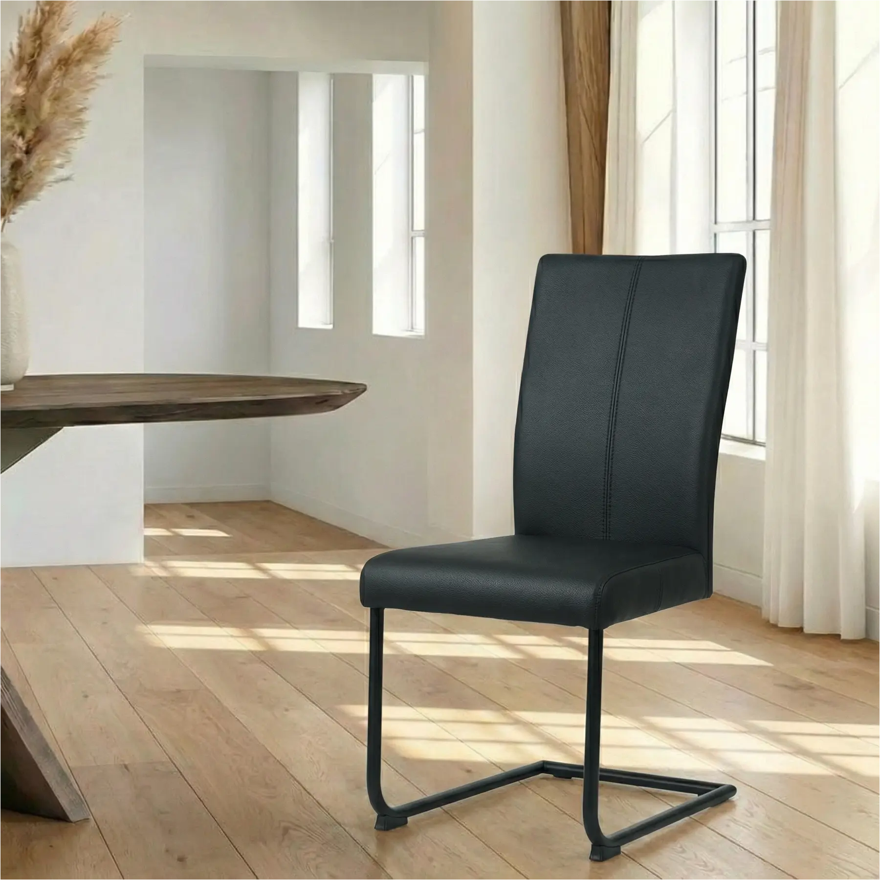 afbeelding van Leren eetkamerstoel Dry - Toledo Nero (zwart) - Sledepoot staal rond zwart