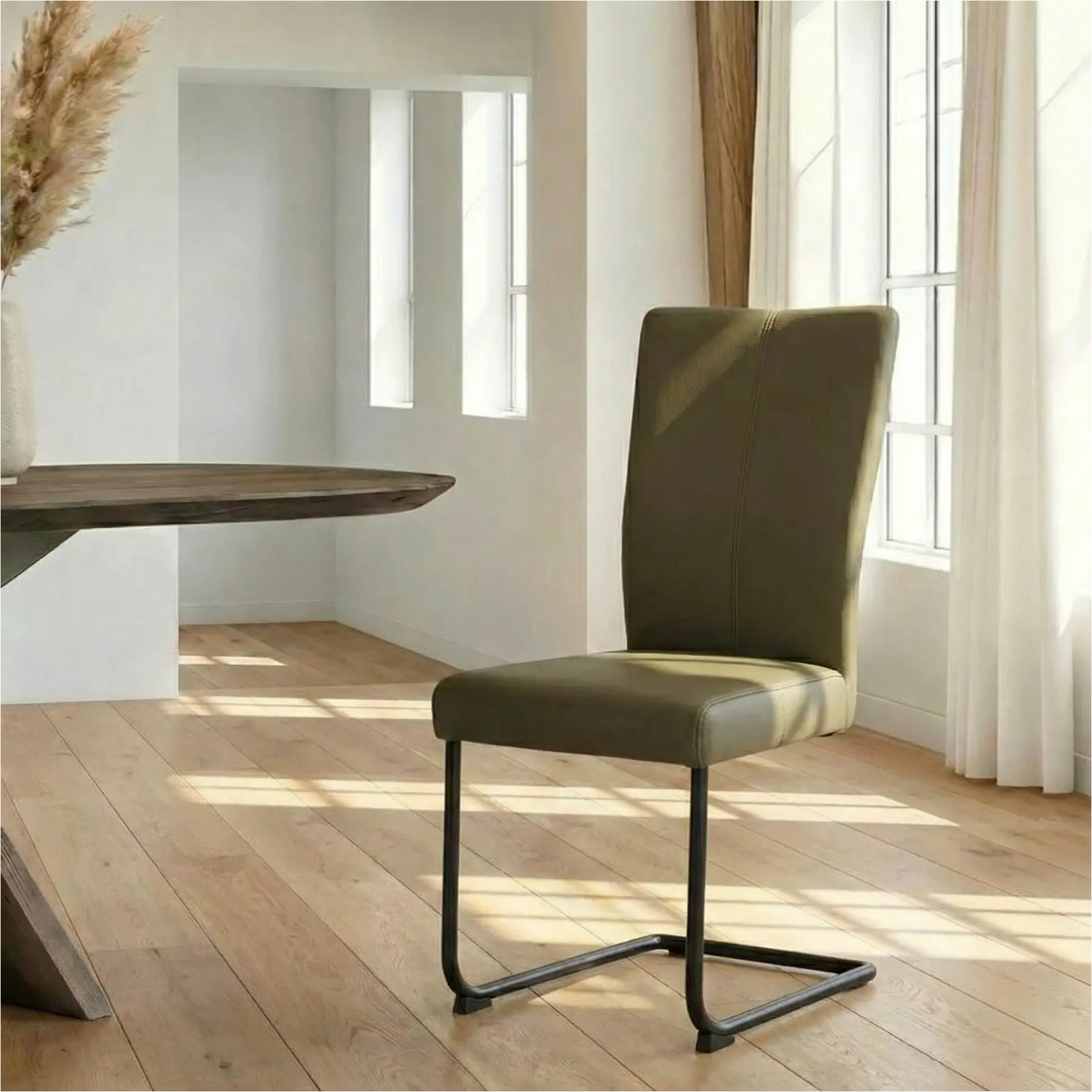 afbeelding van Leren eetkamerstoel Dry - Toledo Olive (olijf/goen) - Sledepoot staal rond zwart