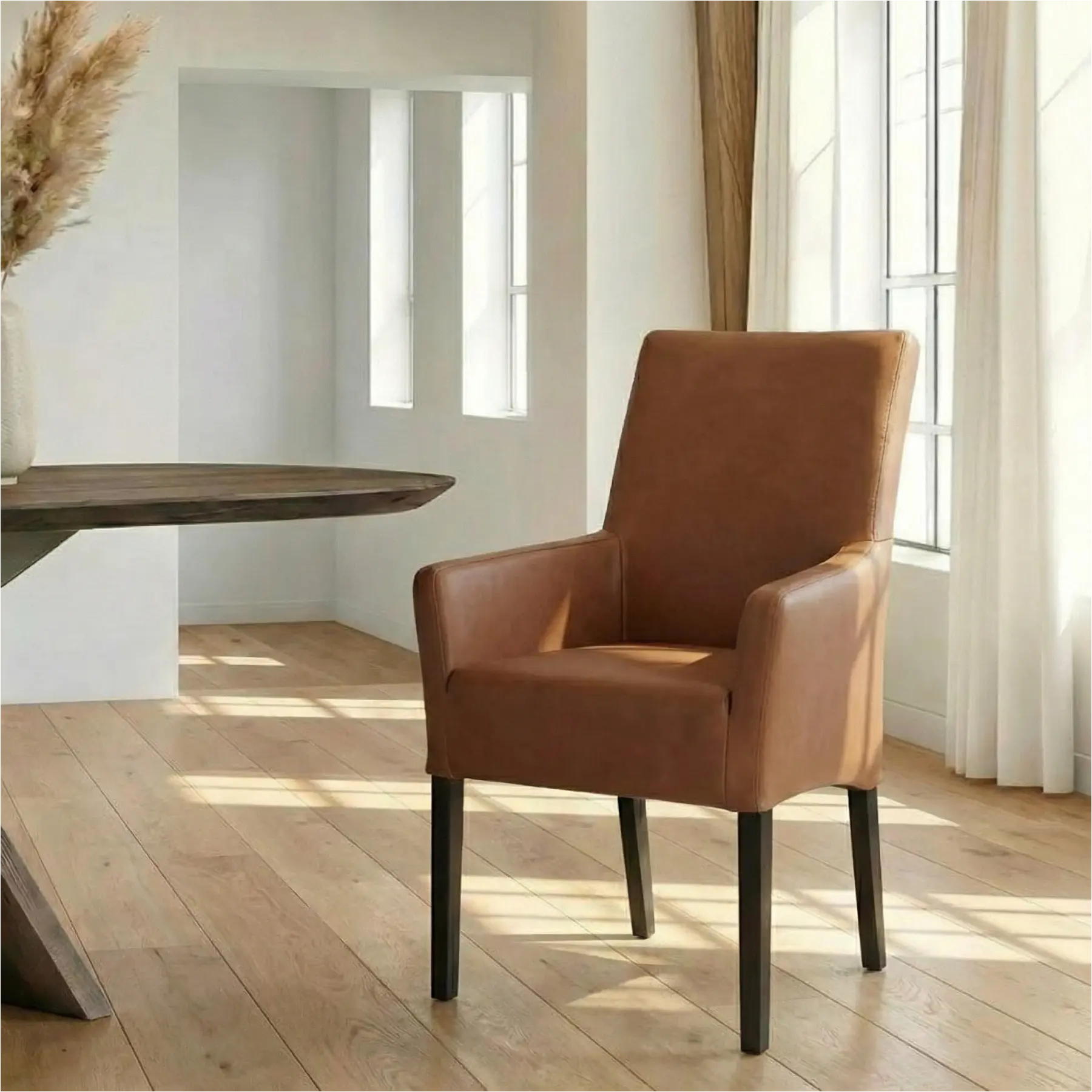 afbeelding van Leren eetkamerstoel Just met armleuning - Rancho Cognac (cognac) - Poten hout zwart