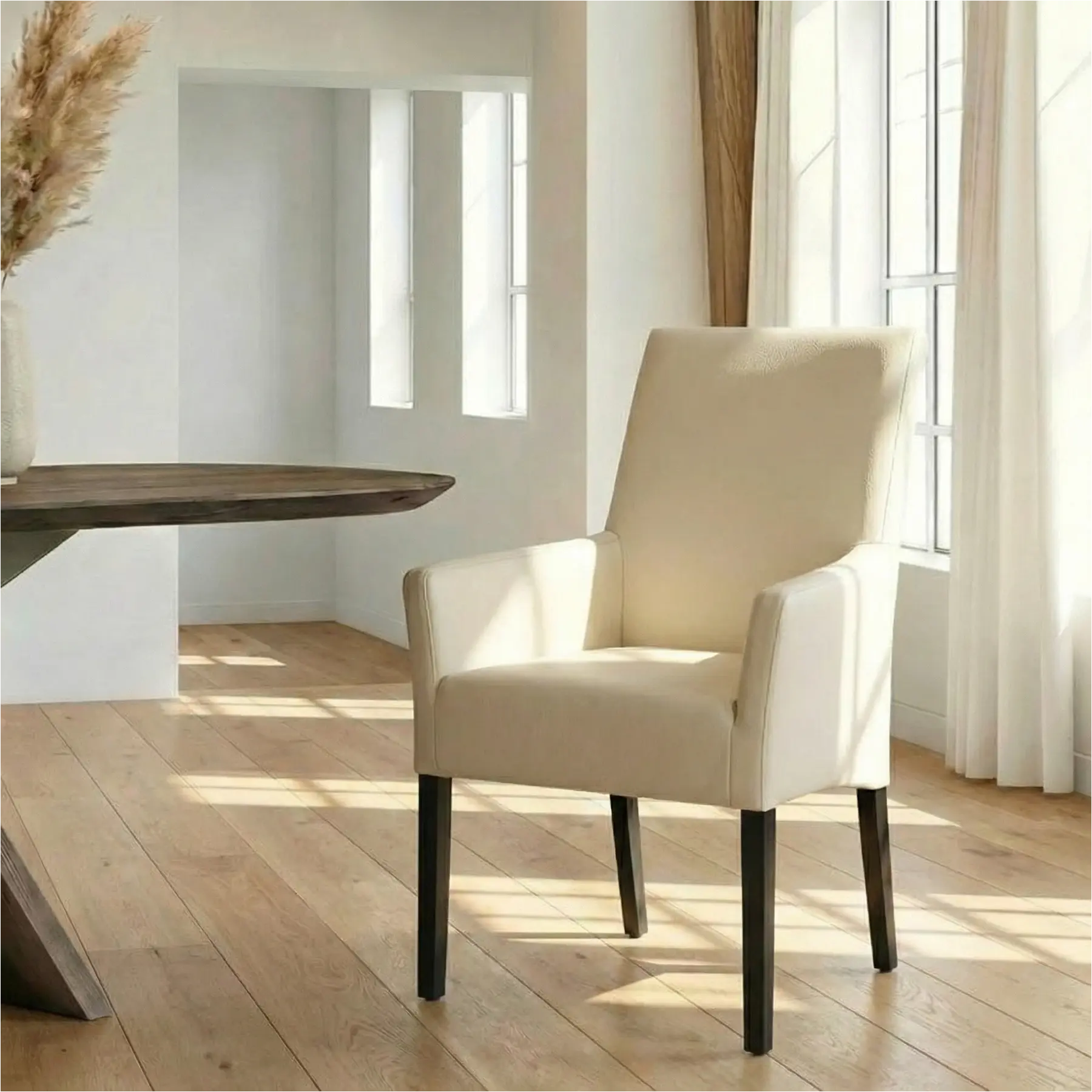 afbeelding van Leren eetkamerstoel Just met armleuning - Toledo Betulla (crème) - Poten hout zwart