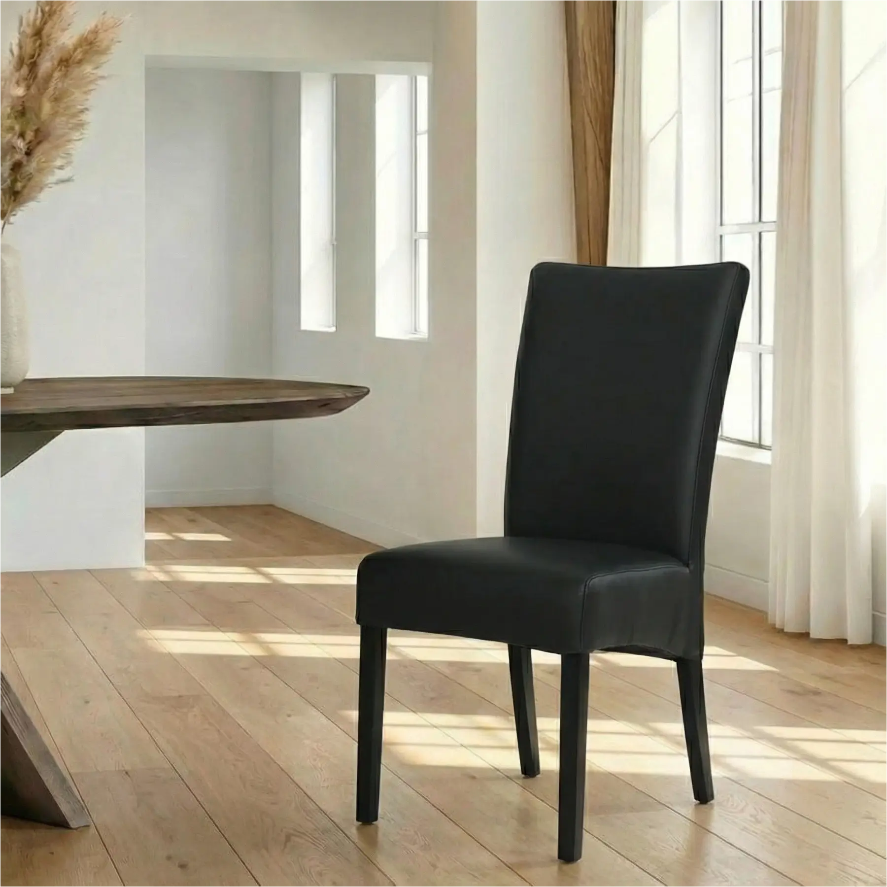 afbeelding van Leren eetkamerstoel Just - Toledo Nero (zwart) - Poten hout zwart