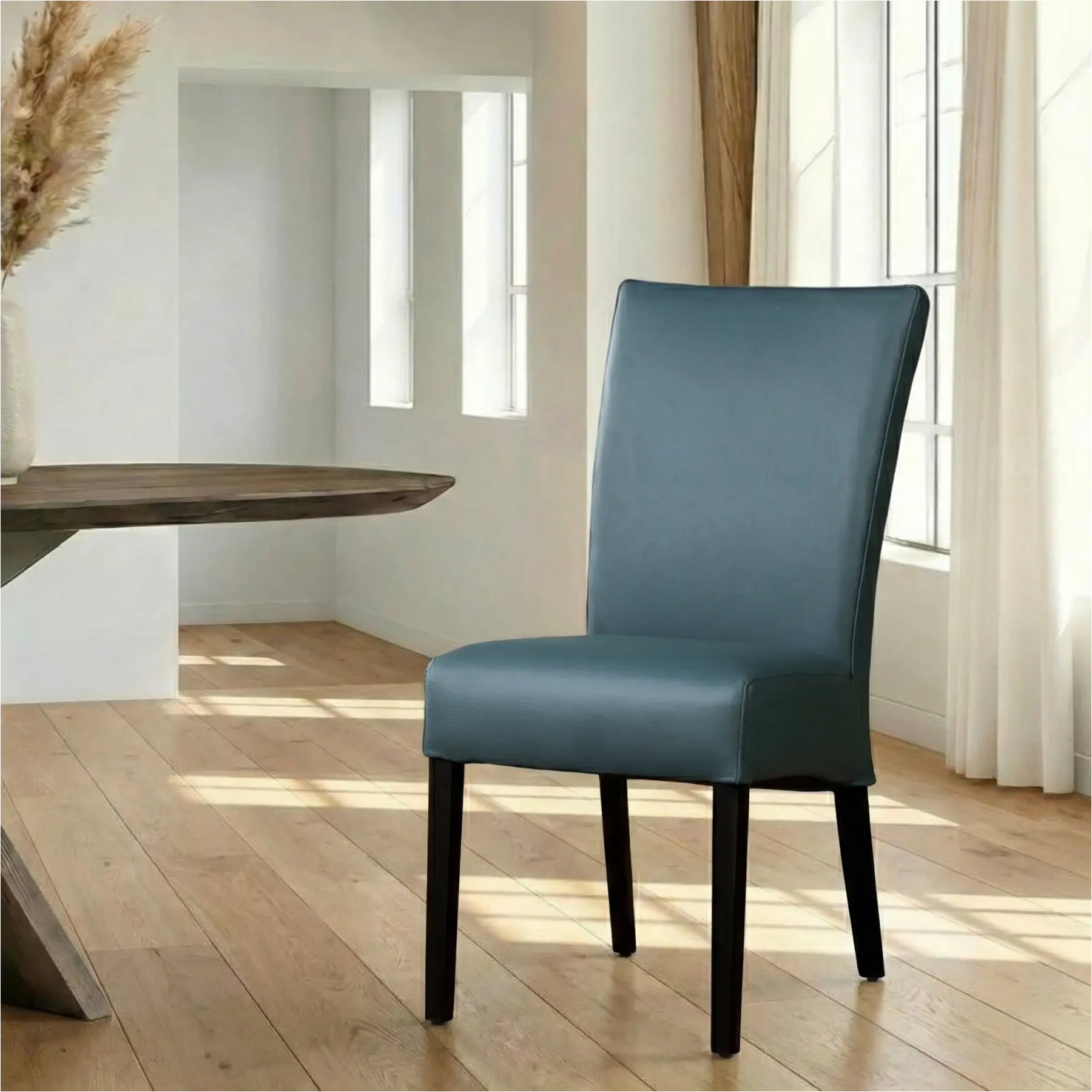 afbeelding van Leren eetkamerstoel Just - Toledo Whale (blauw/grijs) - Poten hout zwart