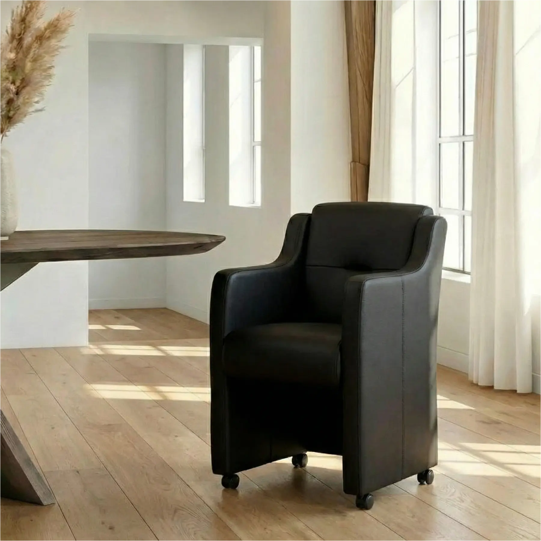 afbeelding van Leren eetkamerstoel Mass - Hermes Nero (zwart) - Met handgreep zwart