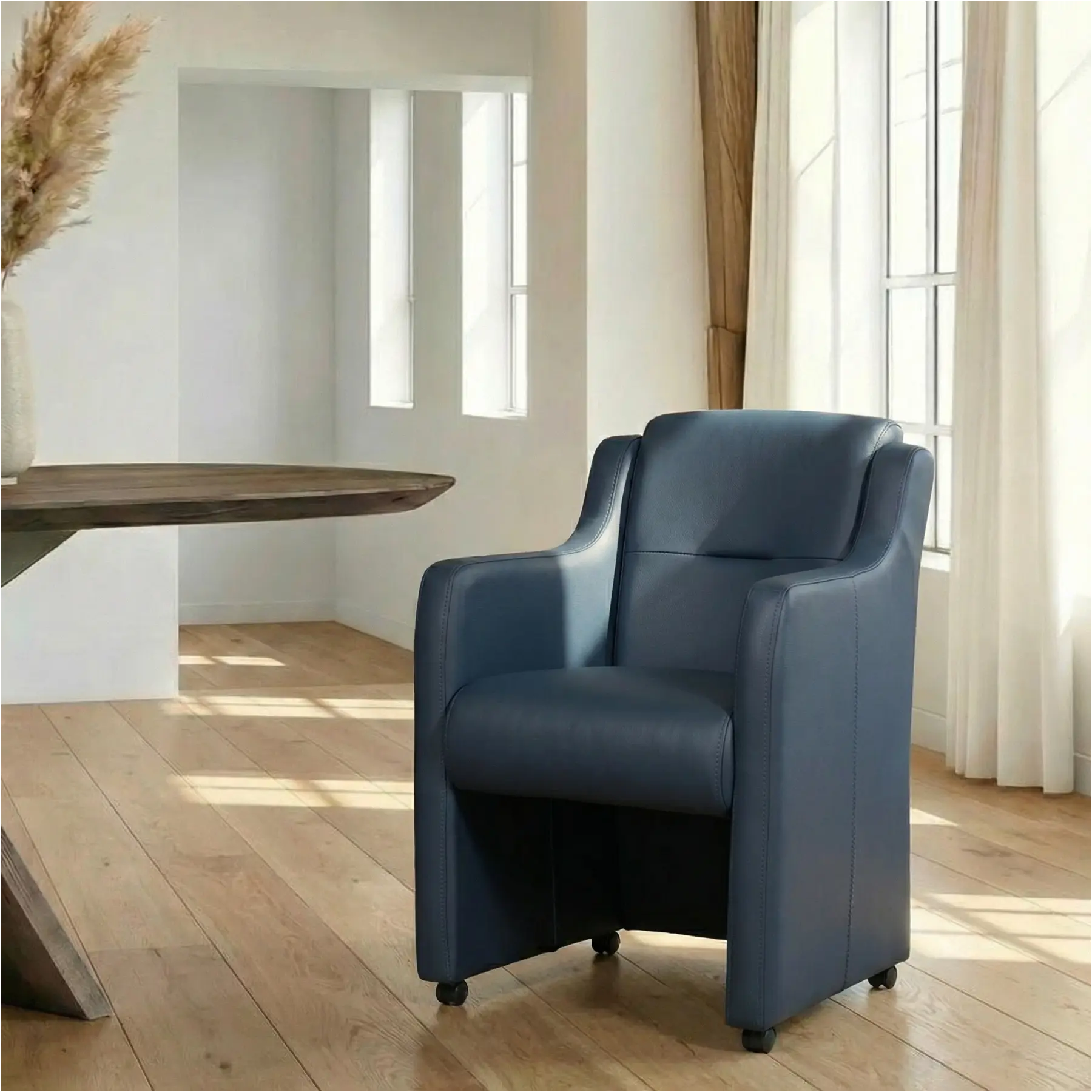 afbeelding van Leren eetkamerstoel Mass - Toledo Marine (blauw) - Met handgreep RVS