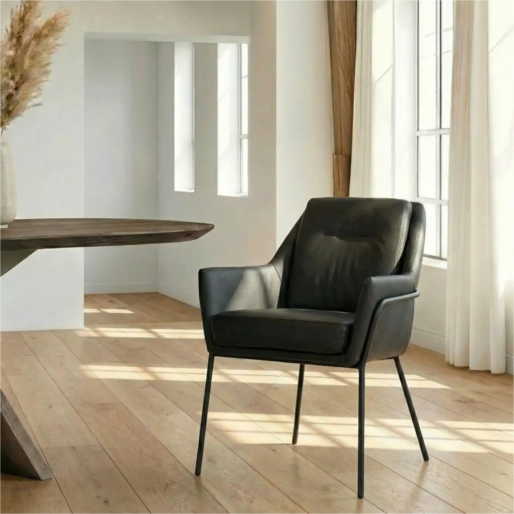 afbeelding van Leren eetkamerstoel Mix - Hermes Nero (zwart) - Poten staal rond zwart