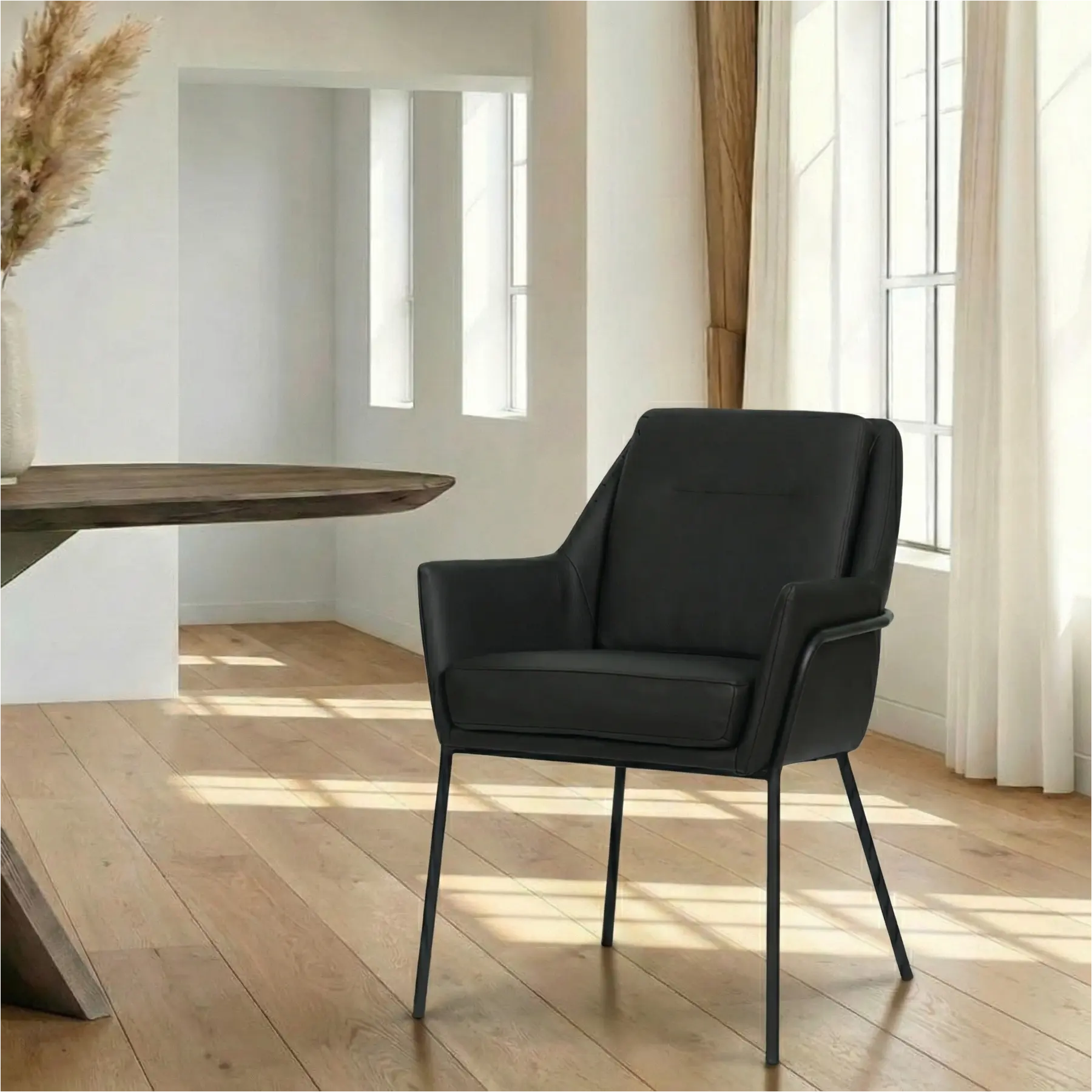 afbeelding van Leren eetkamerstoel Mix - Toledo Nero (zwart) - Poten staal rond zwart