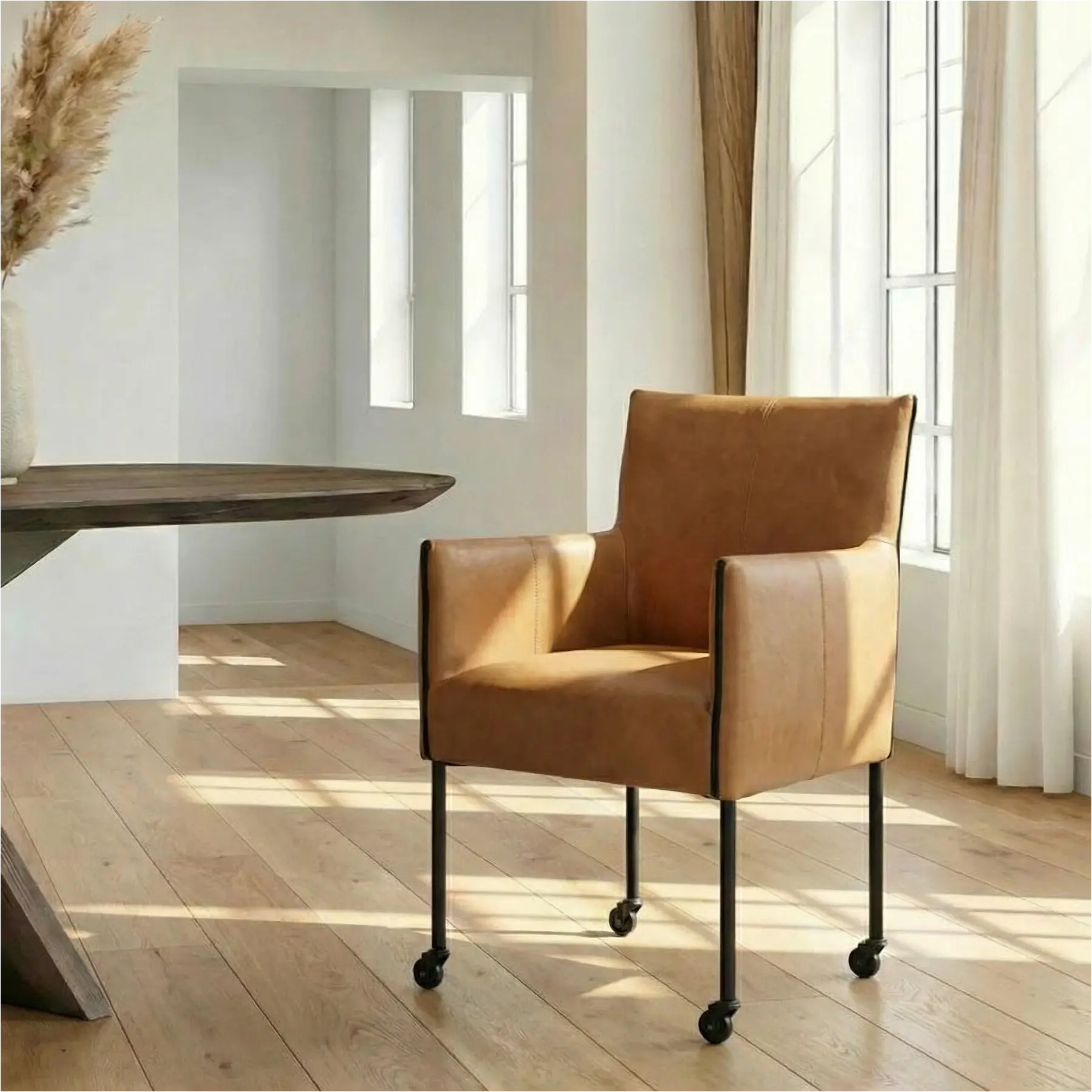 afbeelding van Leren eetkamerstoel More - Granada Sahara (cognac) - Poten staal rond zwart