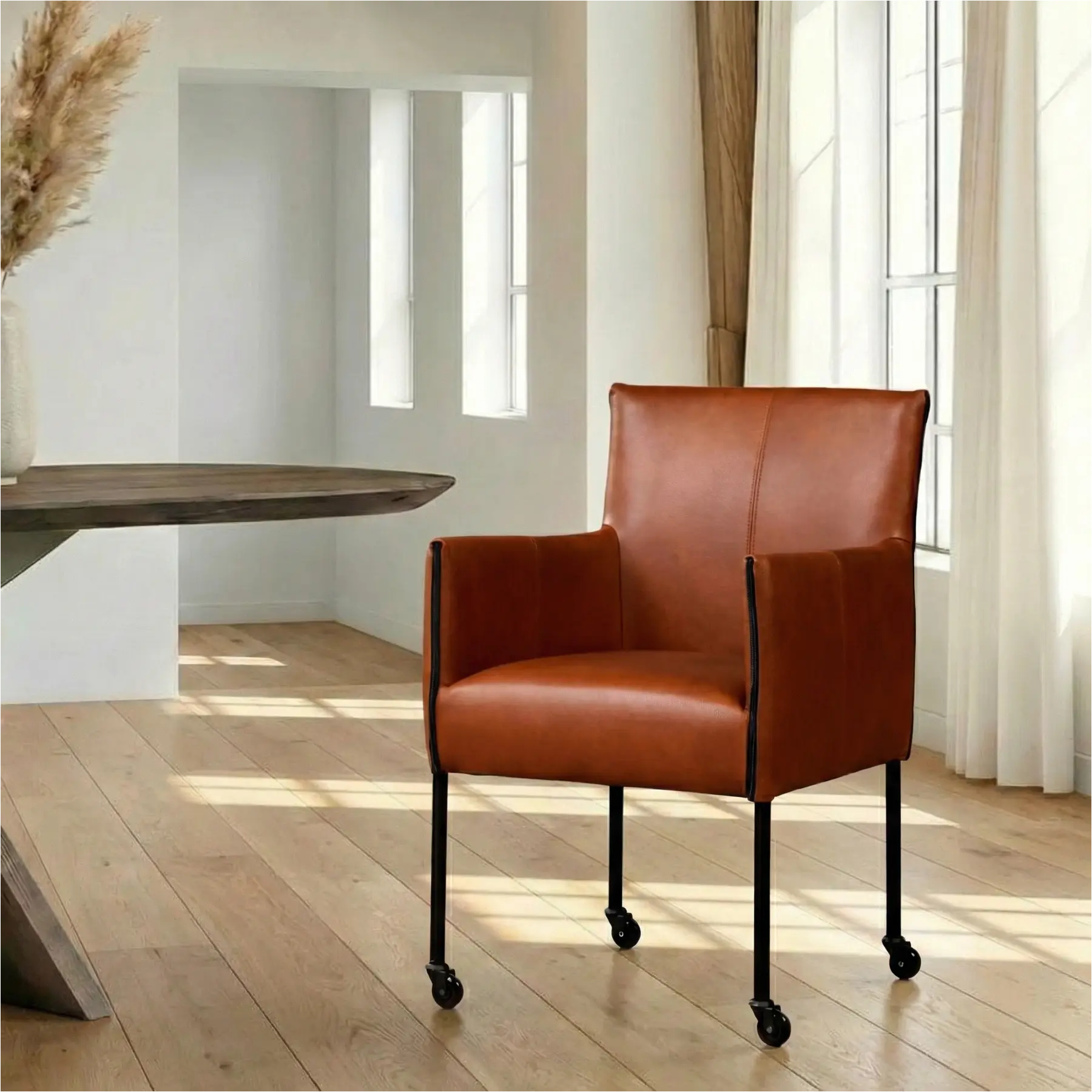 afbeelding van Leren eetkamerstoel More - Granada Savannah (cognac) - Poten staal rond zwart