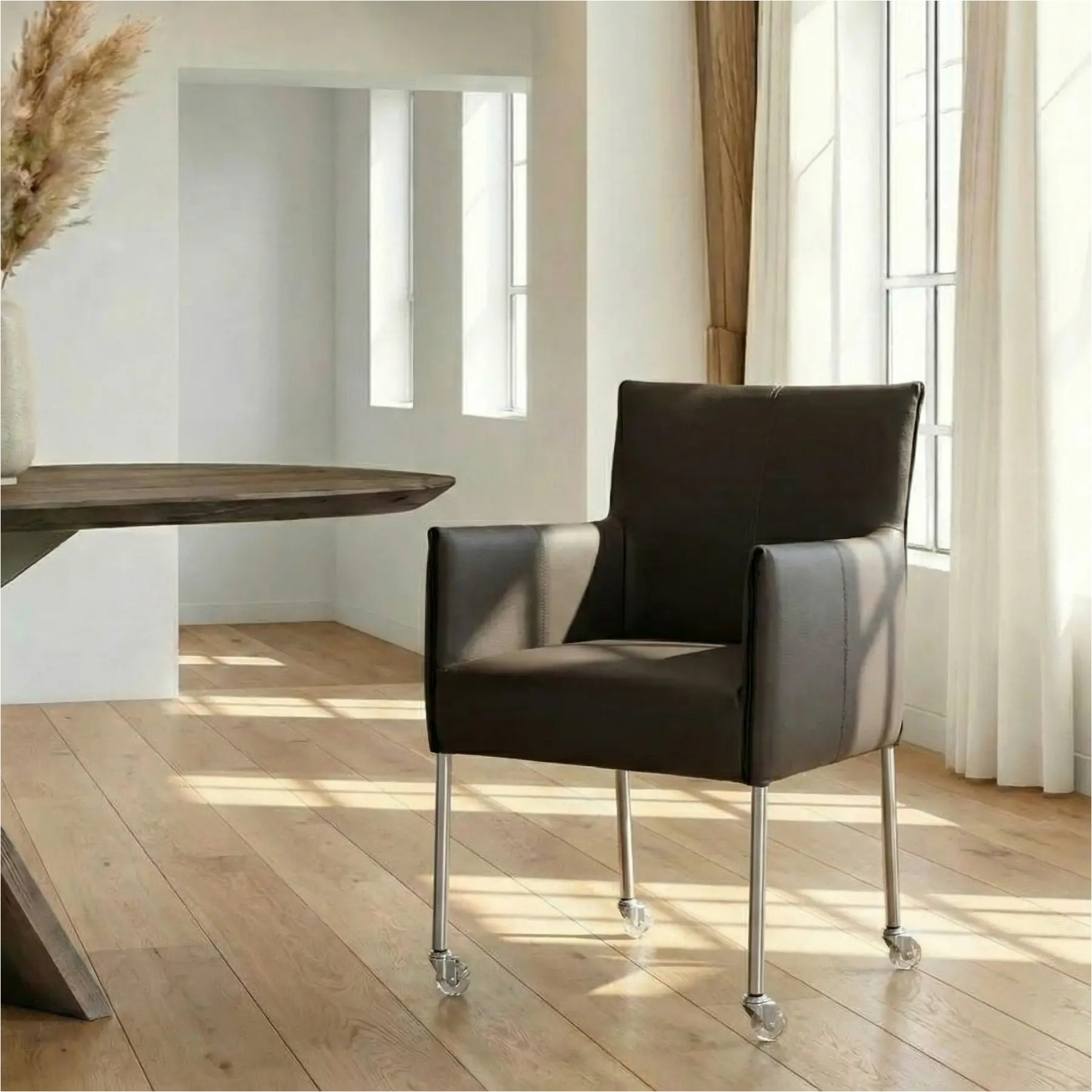 afbeelding van Leren eetkamerstoel More - Hermes Antracite (donkergrijs) - Poten staal rond RVS