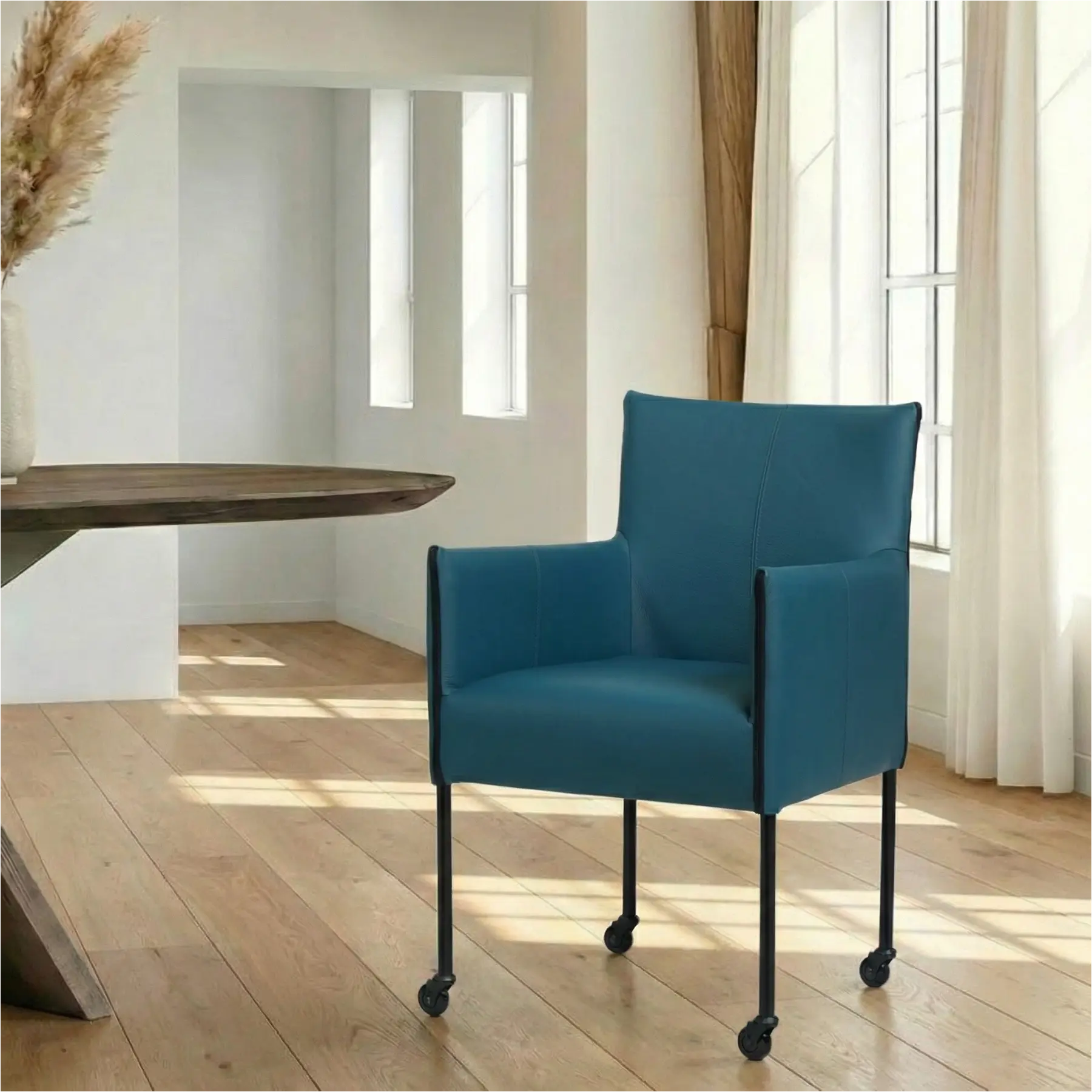 afbeelding van Leren eetkamerstoel More - Hermes Turquoise (blauw) - Poten staal rond zwart