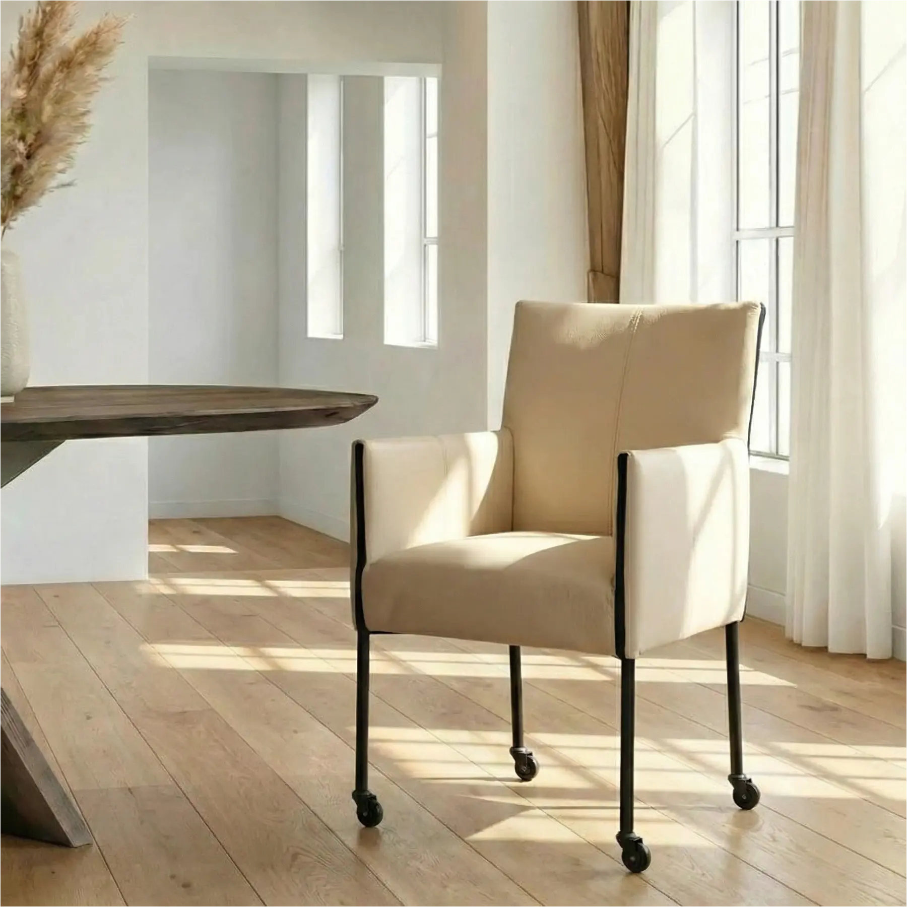 afbeelding van Leren eetkamerstoel More - Toledo Mastic (taupe/bruin) - Poten staal rond zwart