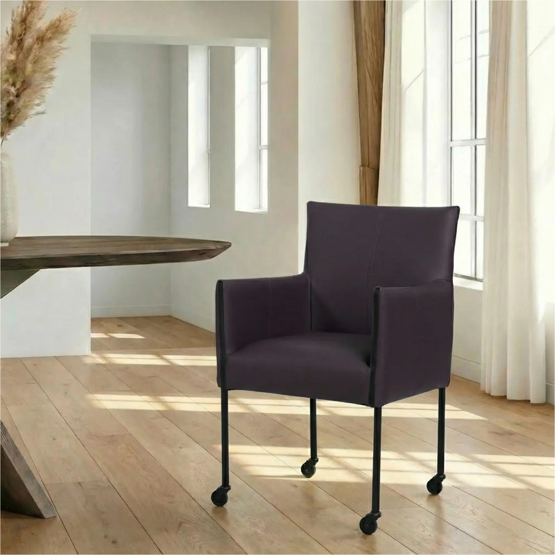 afbeelding van Leren eetkamerstoel More - Toledo Merlin (donkerpaars) - Poten staal rond zwart