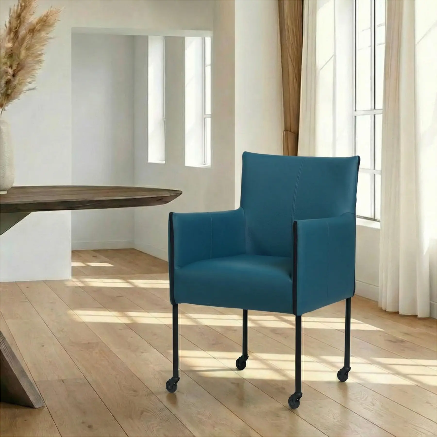 afbeelding van Leren eetkamerstoel More - Toledo Turquoise (blauw) - Poten staal rond zwart