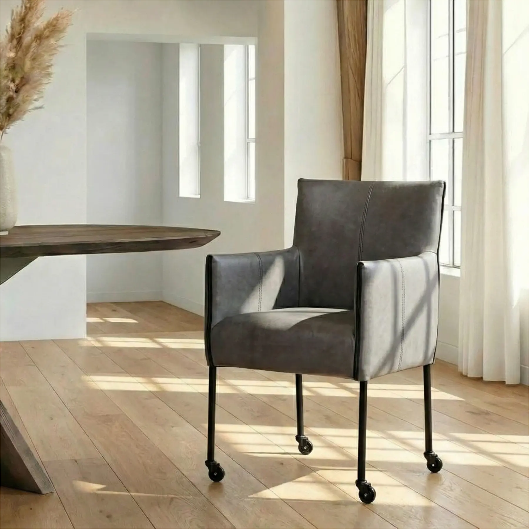 afbeelding van Leren eetkamerstoel More - Vintage Grey (grijs) - Poten staal rond zwart