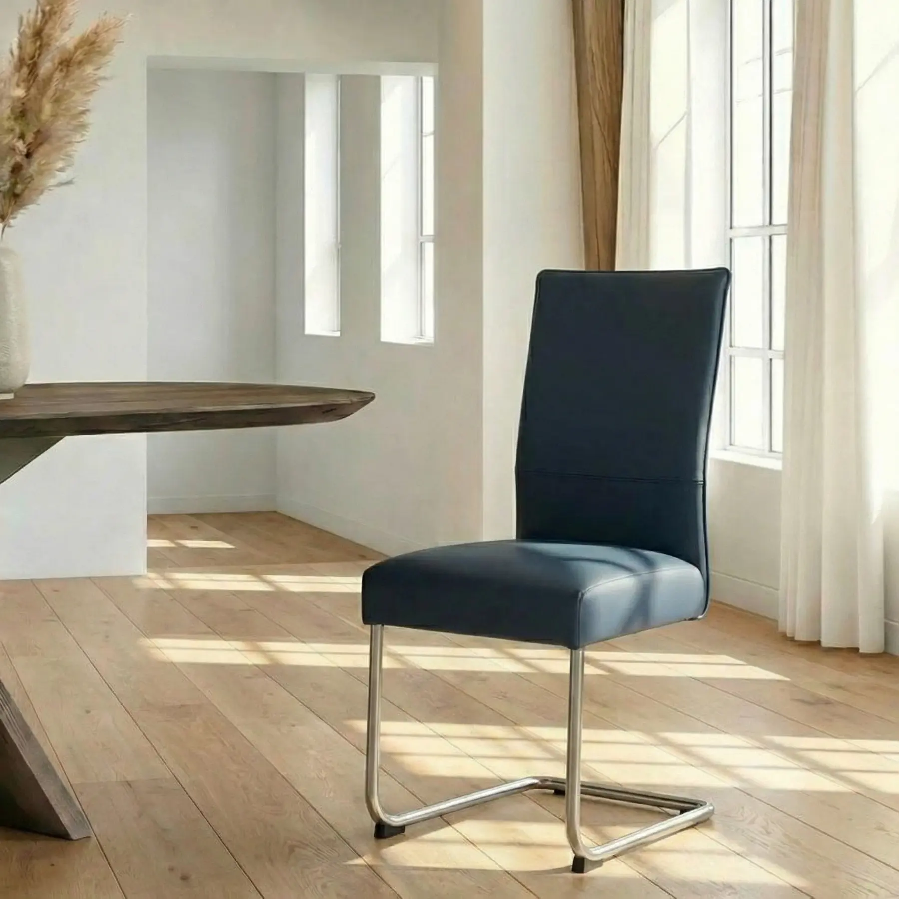 afbeelding van Leren eetkamerstoel Piece - Toledo Marine (blauw) - Sledepoot staal rond RVS