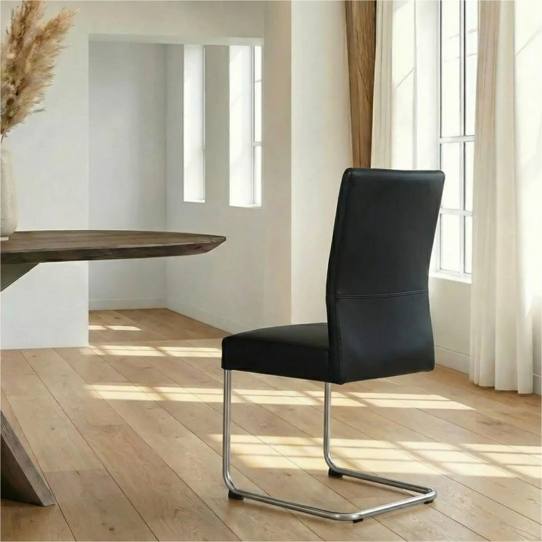 afbeelding van Leren eetkamerstoel Piece - Toledo Nero (zwart) - Sledepoot staal rond RVS