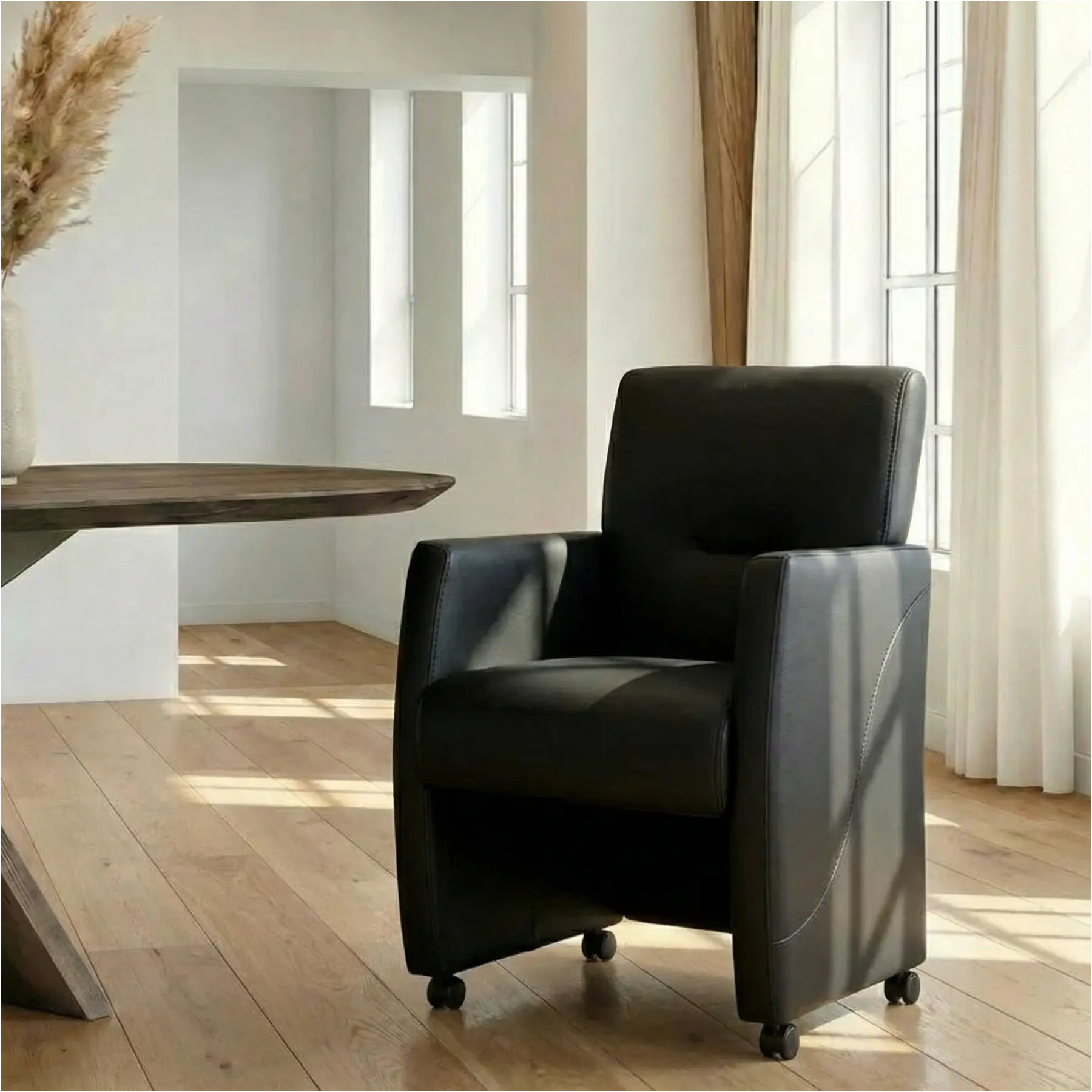 afbeelding van Leren eetkamerstoel Pleasure - Hermes Nero (zwart) - Met handgreep RVS