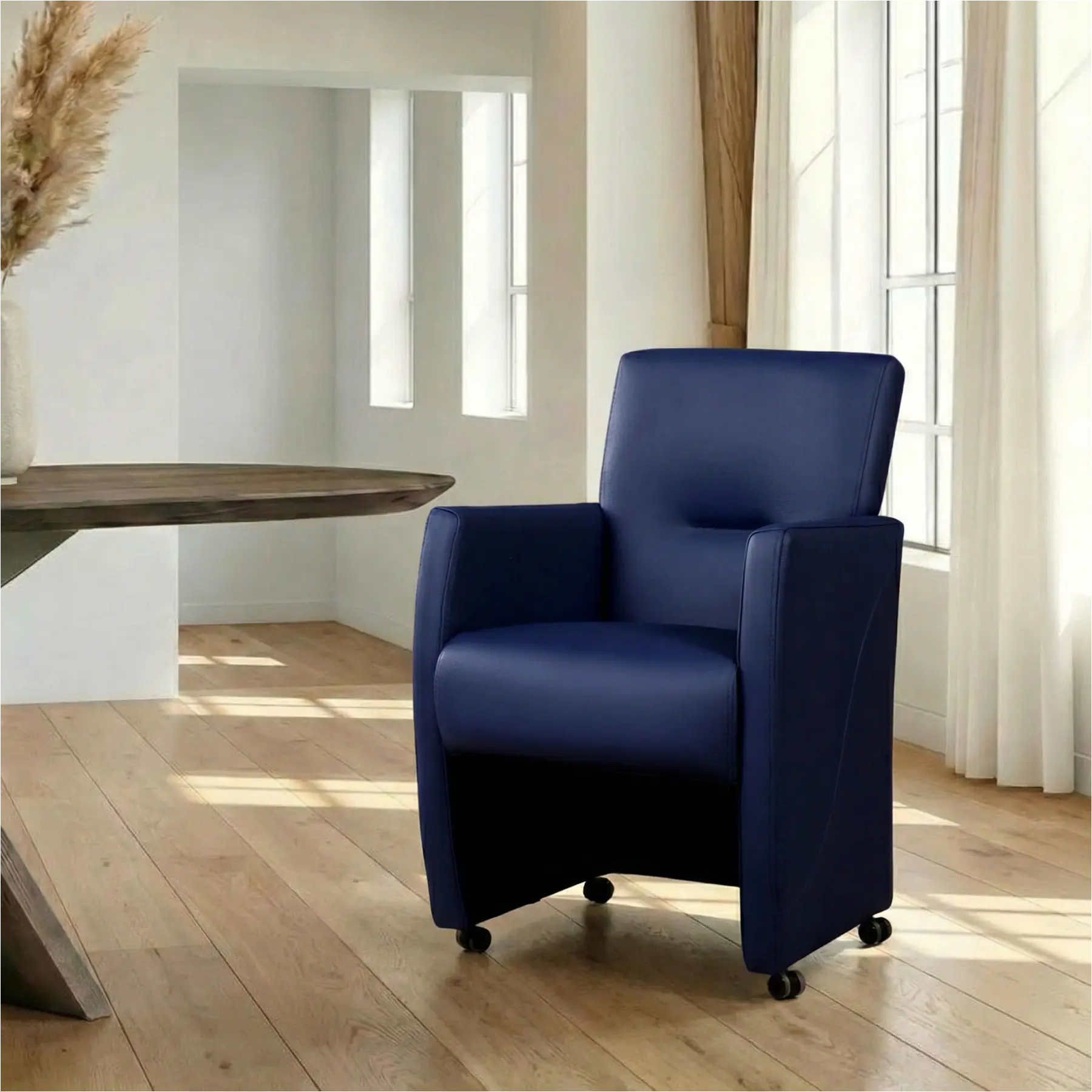 afbeelding van Leren eetkamerstoel Pleasure - Toledo Kobalt (blauw) - Met handgreep RVS