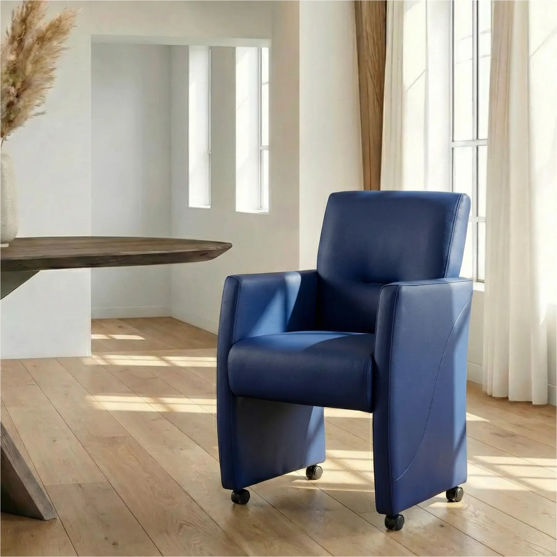 afbeelding van Leren eetkamerstoel Pleasure - Toledo Kobalt (blauw) - Met handgreep zwart