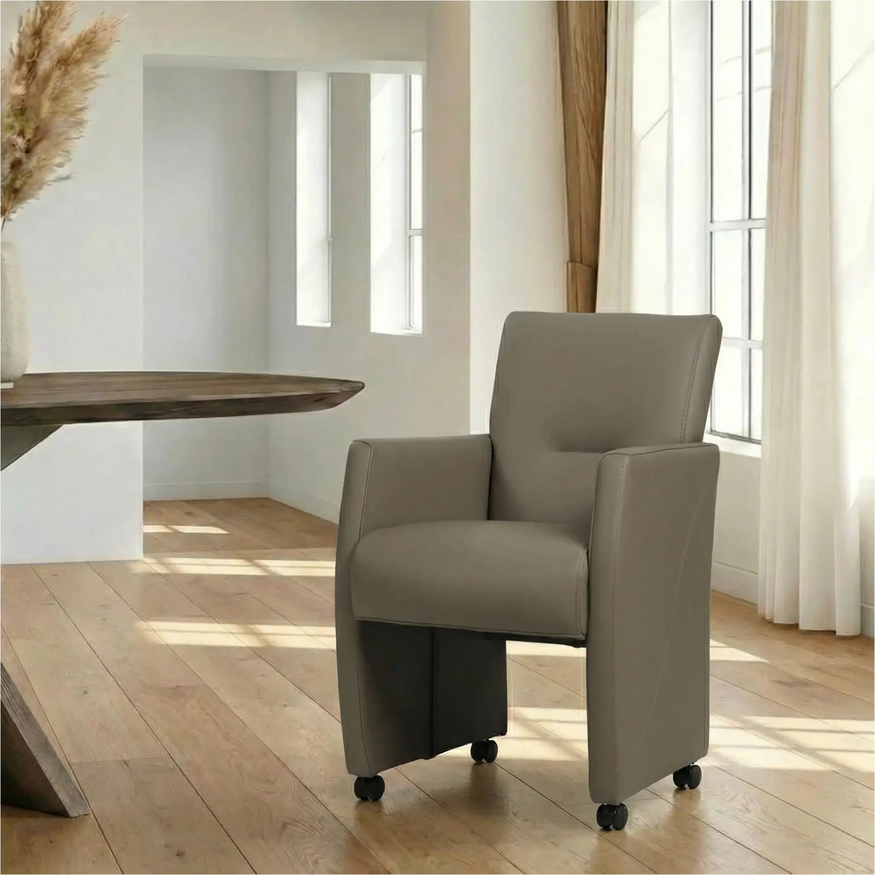 afbeelding van Leren eetkamerstoel Pleasure - Toledo Smog (grijs) - Met handgreep RVS