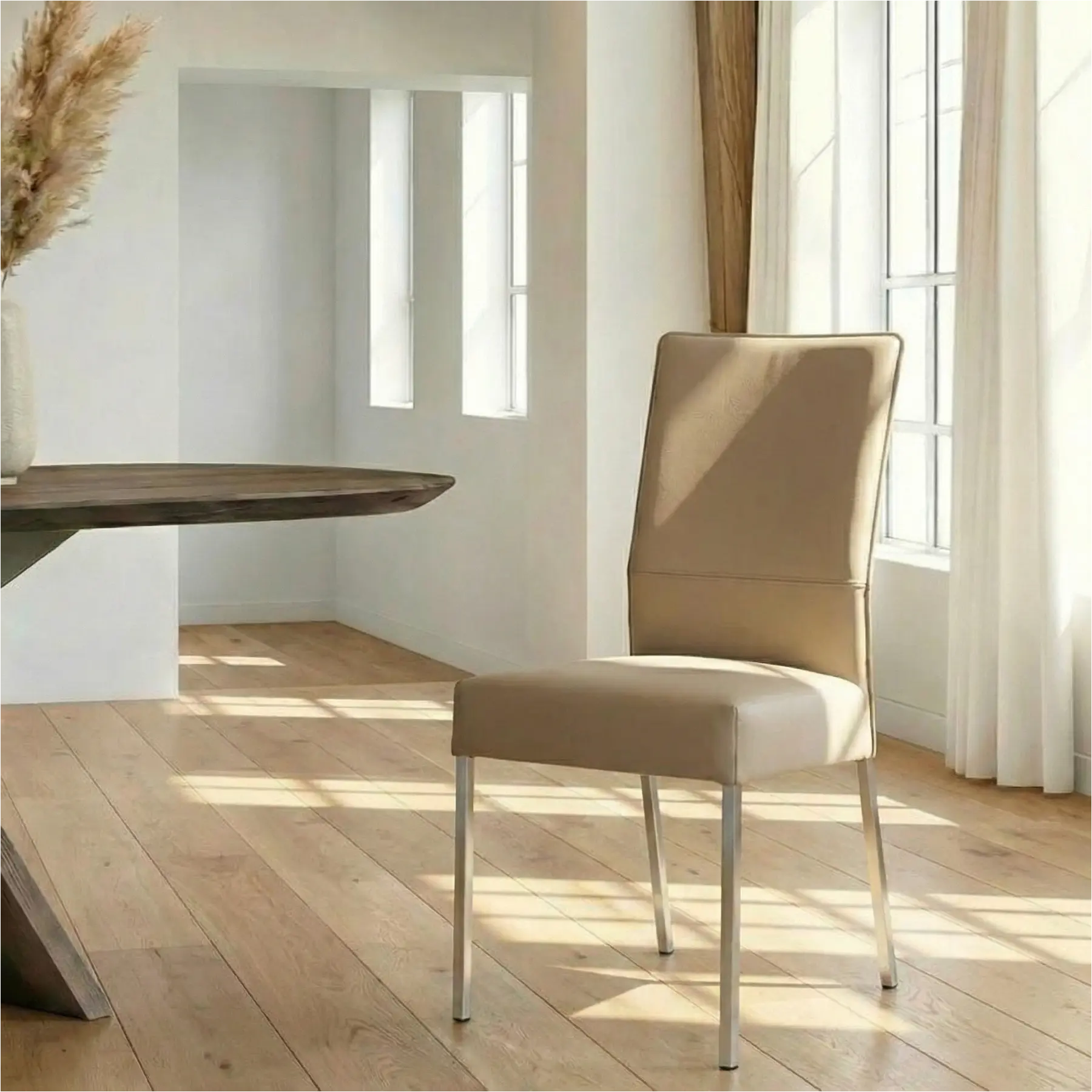 afbeelding van Leren eetkamerstoel Real - Hermes Mocca (taupe/bruin) - Poten staal vierkant RVS