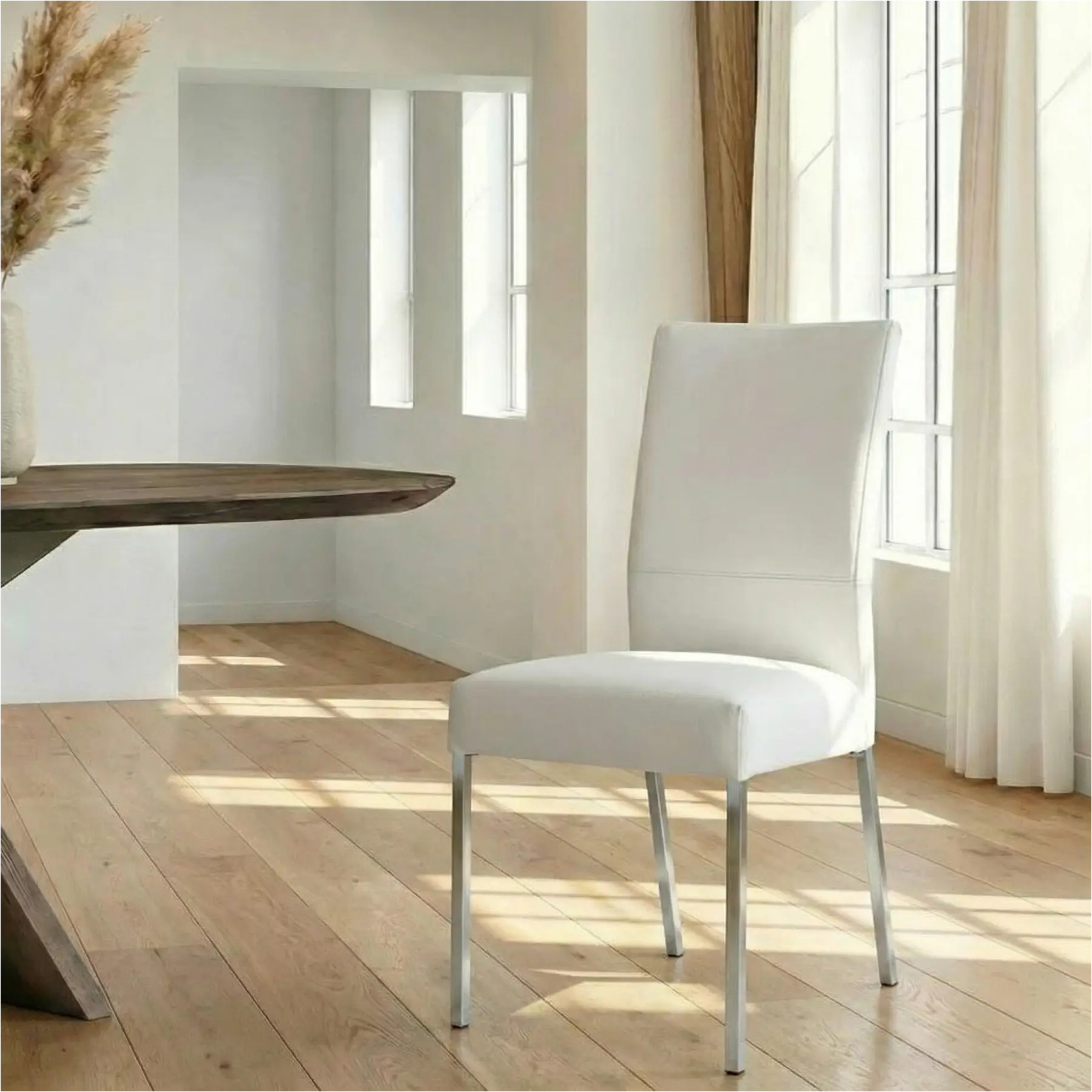 afbeelding van Leren eetkamerstoel Real - Toledo Bianco (gebroken wit) - Poten staal vierkant RVS