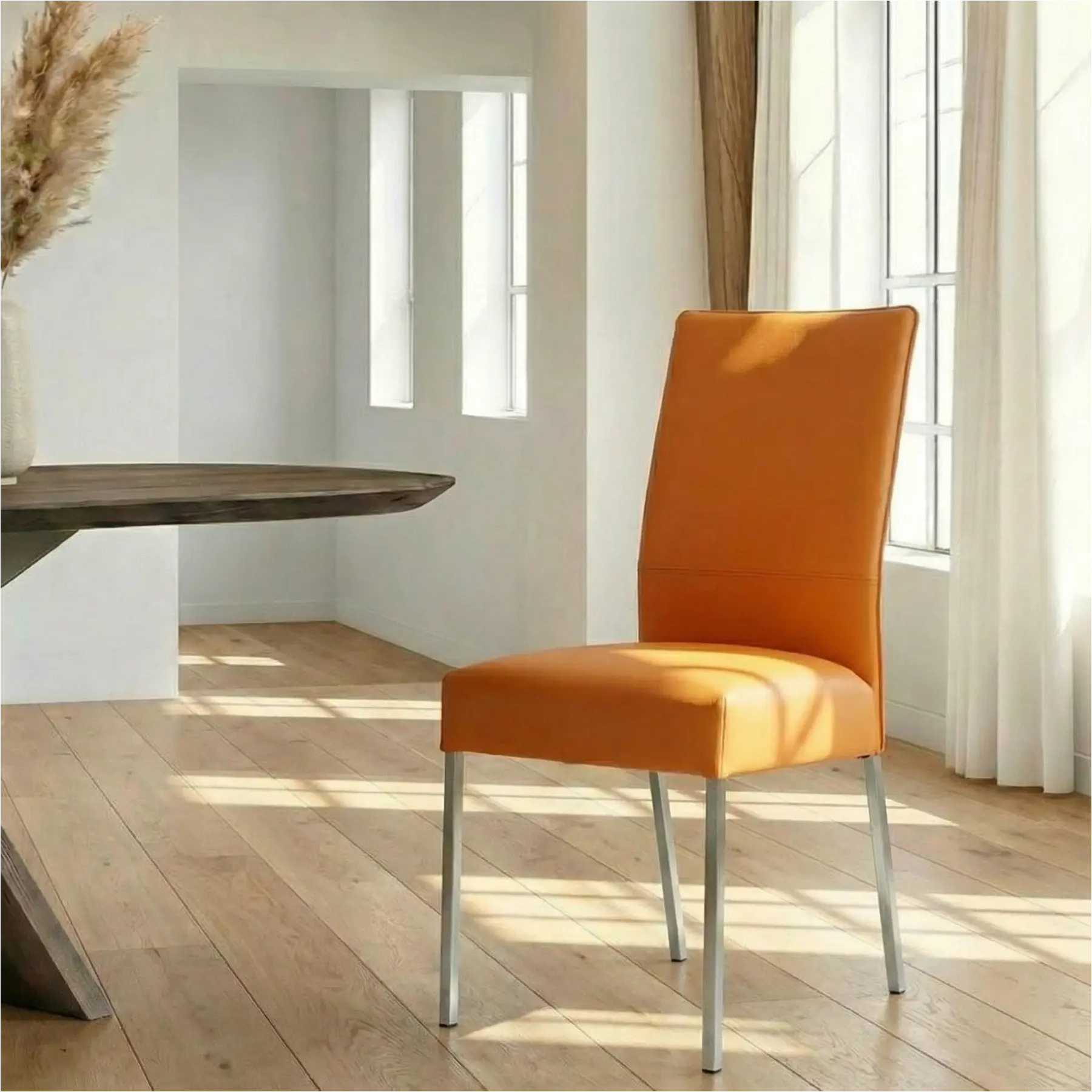 afbeelding van Leren eetkamerstoel Real - Toledo Mandarin (oranje) - Poten staal vierkant RVS