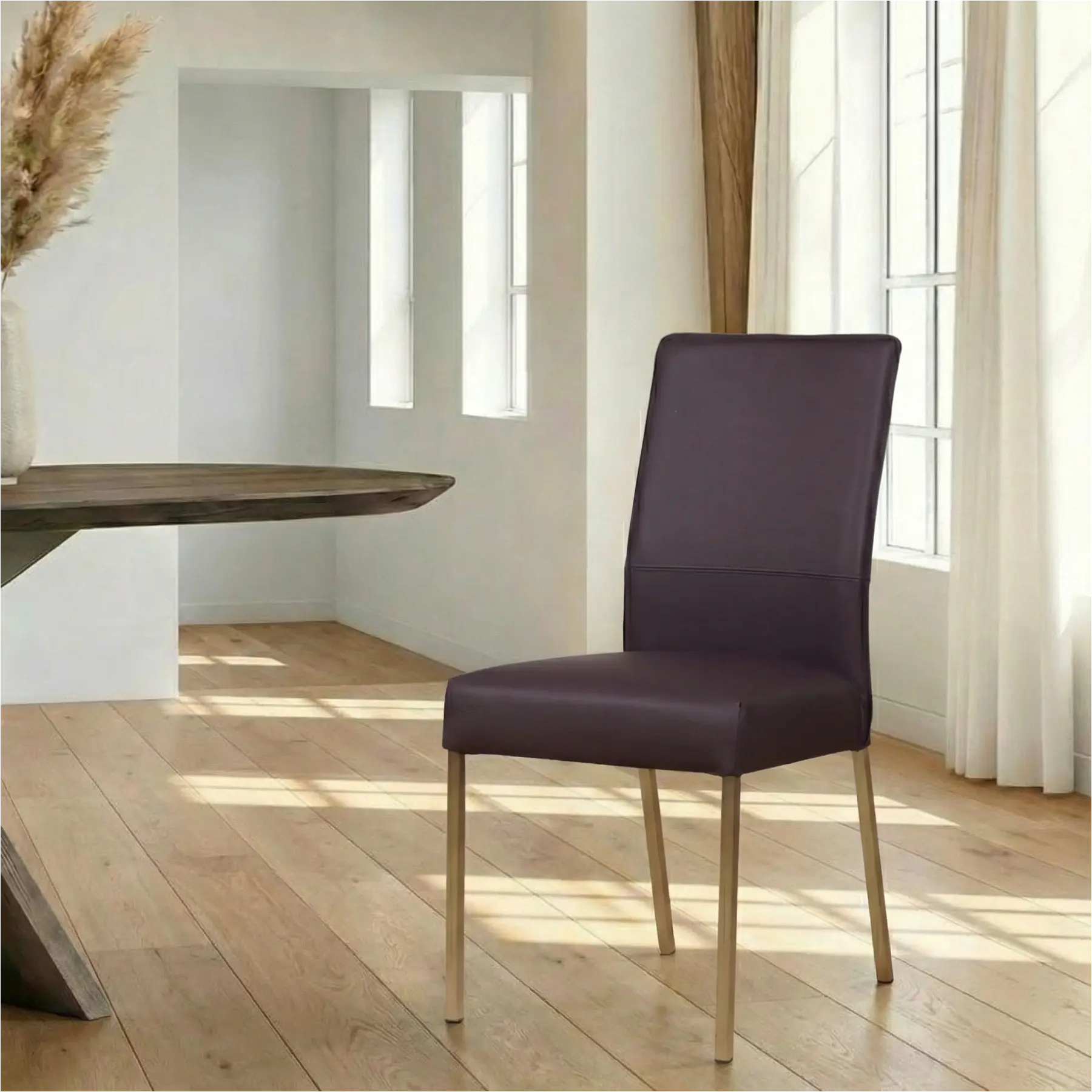 afbeelding van Leren eetkamerstoel Real - Toledo Merlin (donkerpaars) - Poten staal vierkant RVS