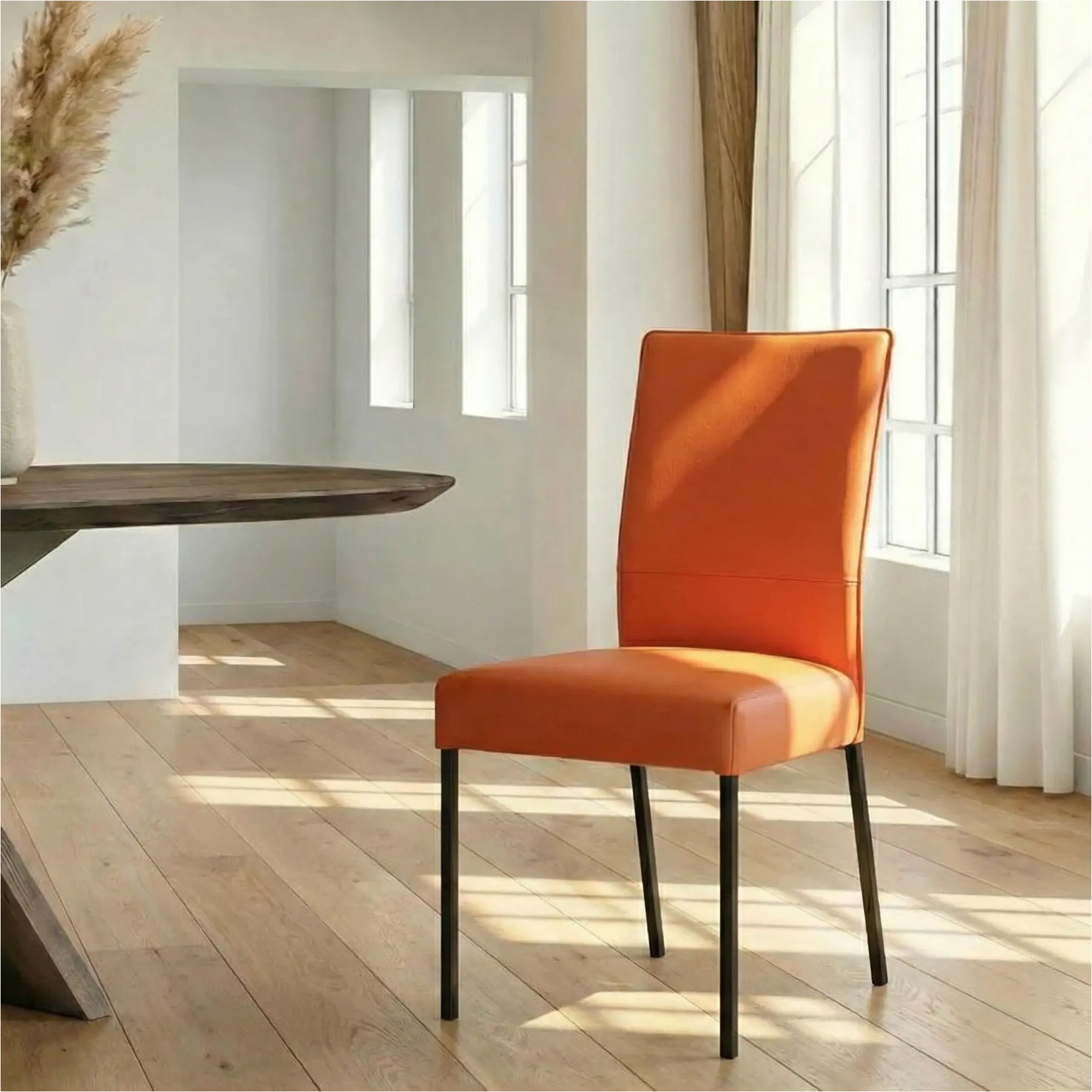 afbeelding van Leren eetkamerstoel Real - Toledo Orange (oranje) - Poten staal vierkant zwart