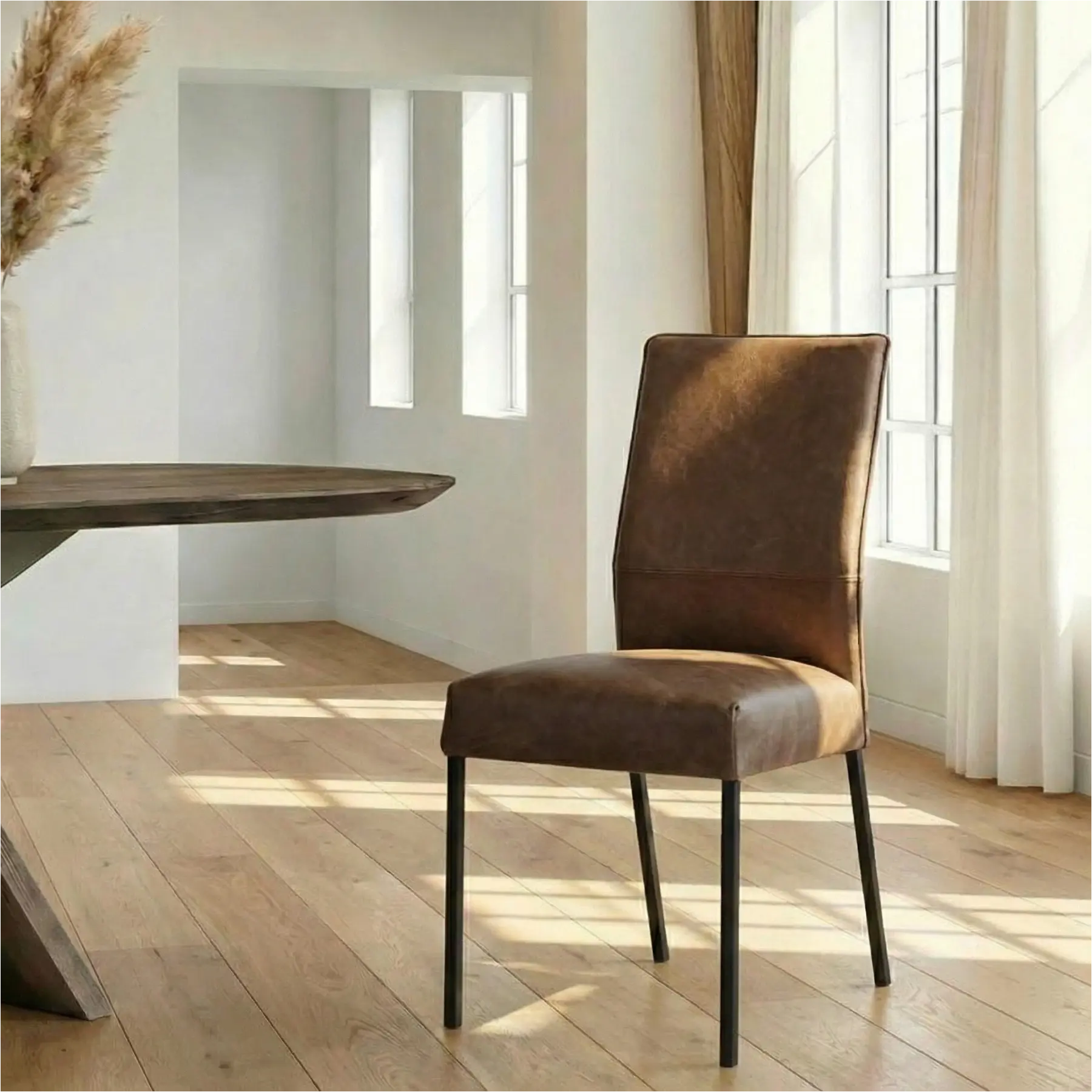 afbeelding van Leren eetkamerstoel Real - Vintage Brown (bruin) - Poten staal vierkant zwart