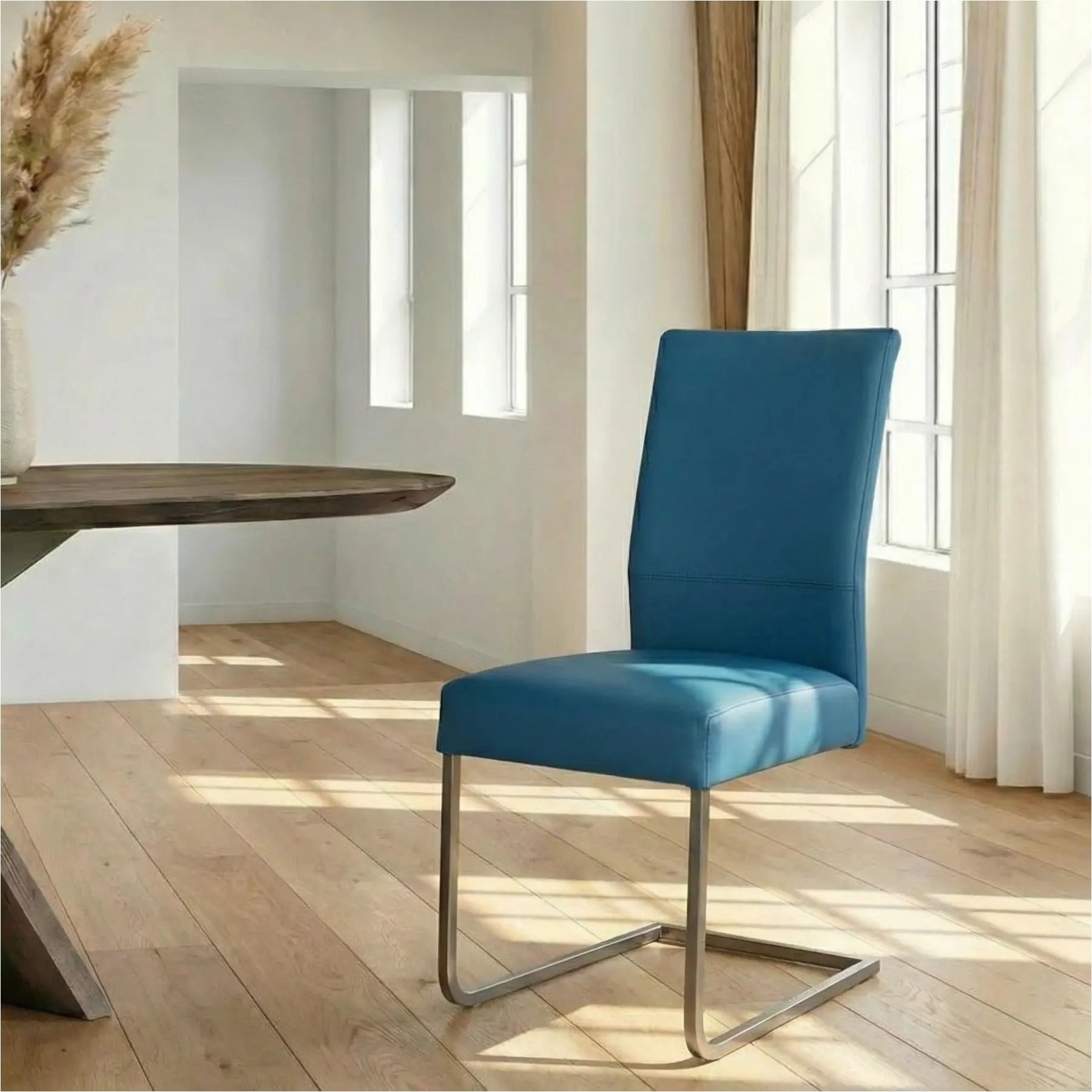 afbeelding van Leren eetkamerstoel Remix - Hermes Turquoise (blauw) - Sledepoot staal vierkant RVS