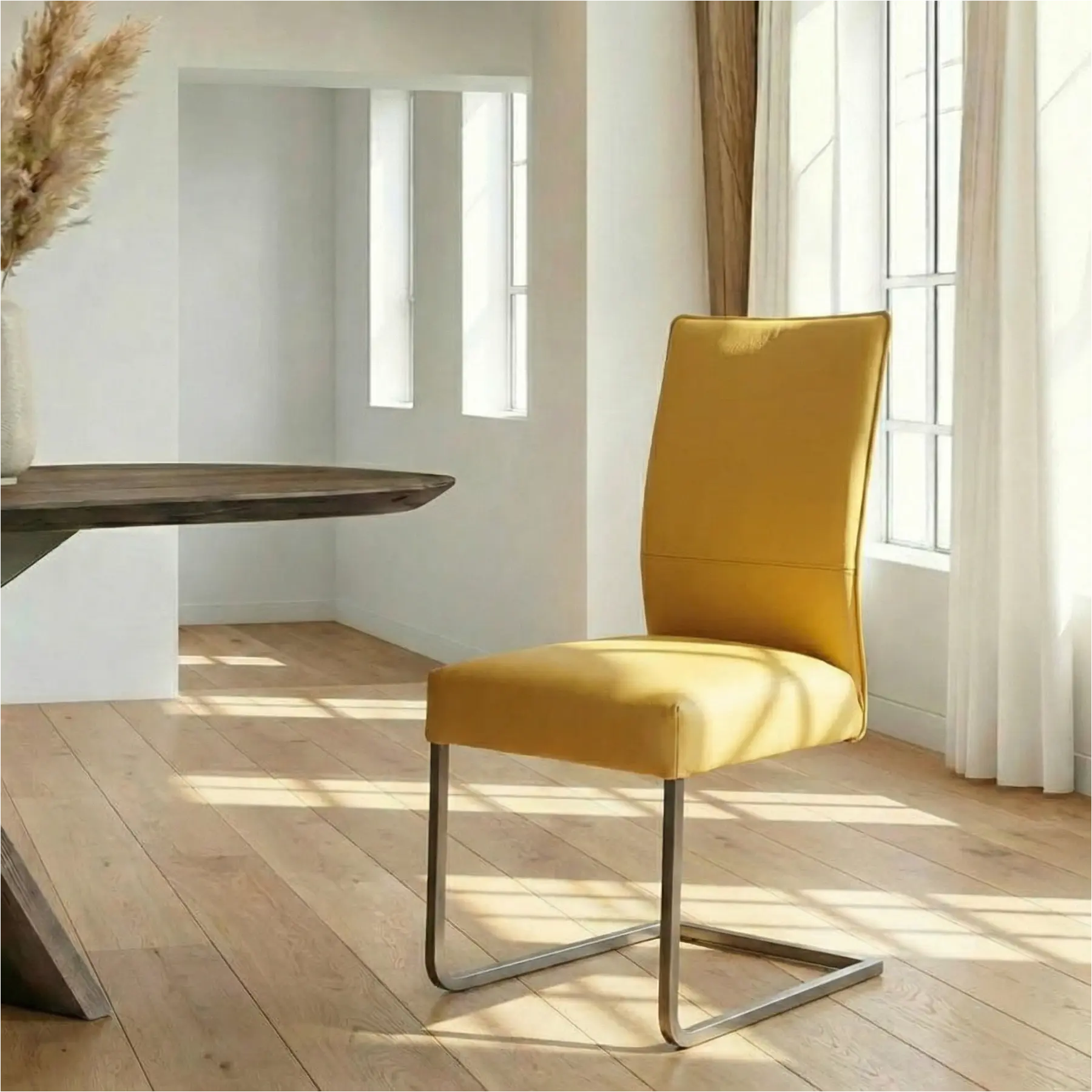 afbeelding van Leren eetkamerstoel Remix - Toledo Giallo (geel) - Sledepoot staal vierkant RVS