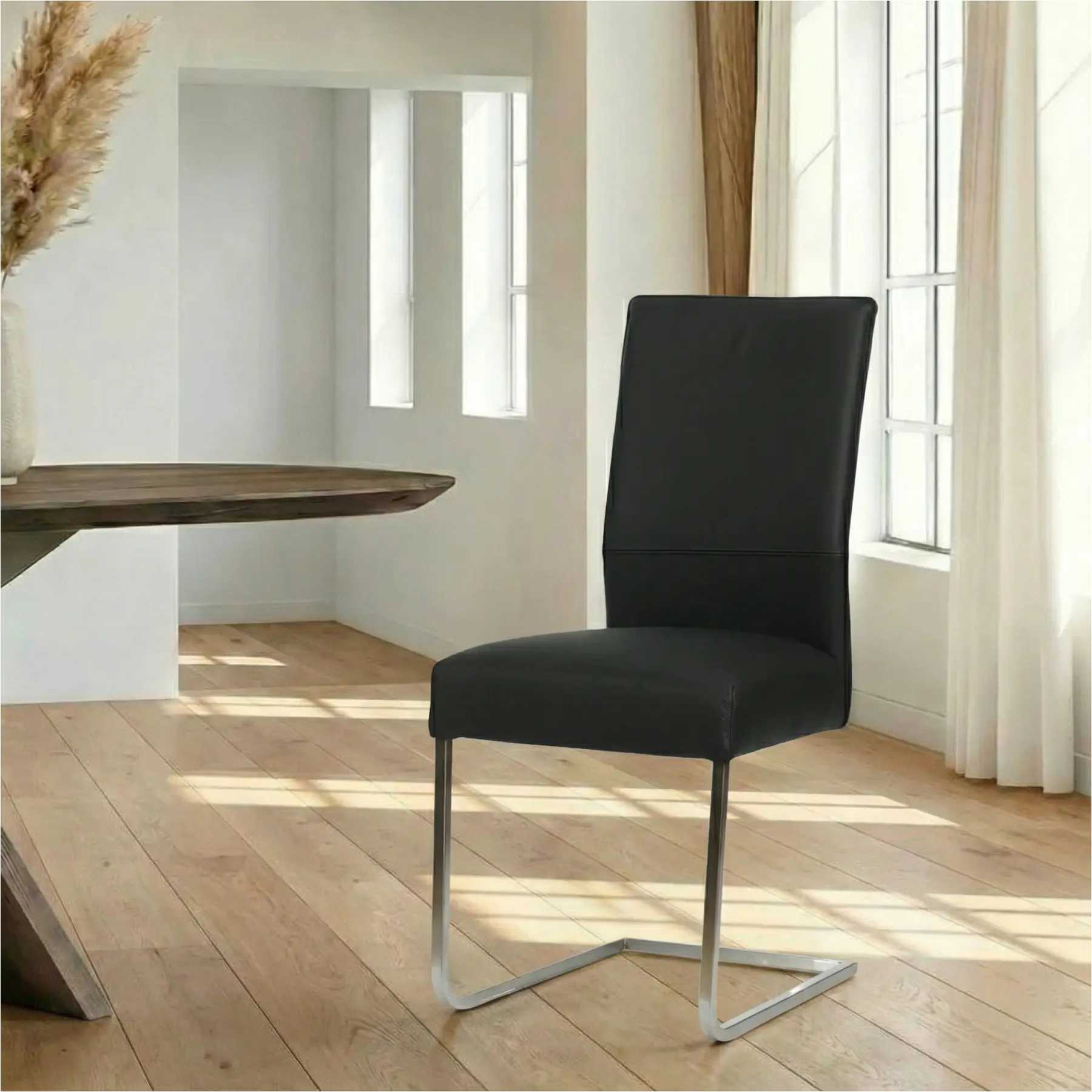 afbeelding van Leren eetkamerstoel Remix - Toledo Nero (zwart) - Sledepoot staal vierkant RVS