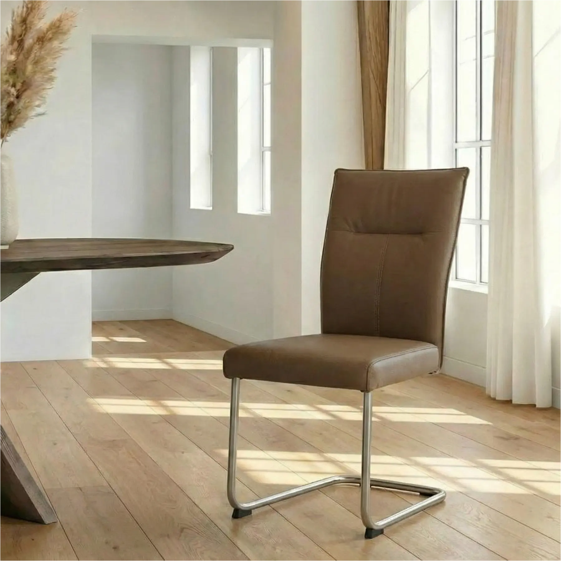 afbeelding van Leren eetkamerstoel Retro - Toledo Lever (bruin) - Sledepoot staal rond RVS