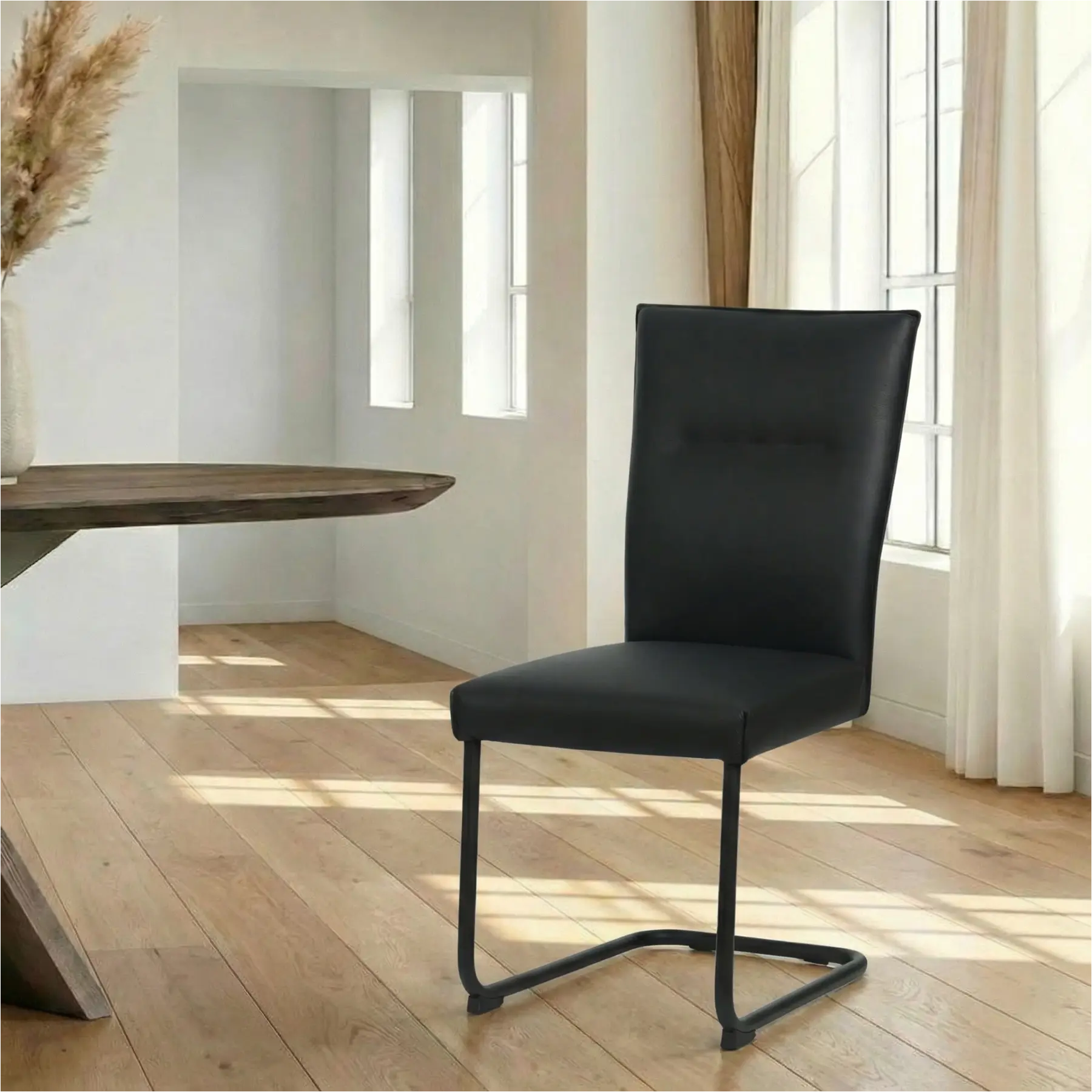 afbeelding van Leren eetkamerstoel Retro - Toledo Nero (zwart) - Sledepoot staal rond zwart