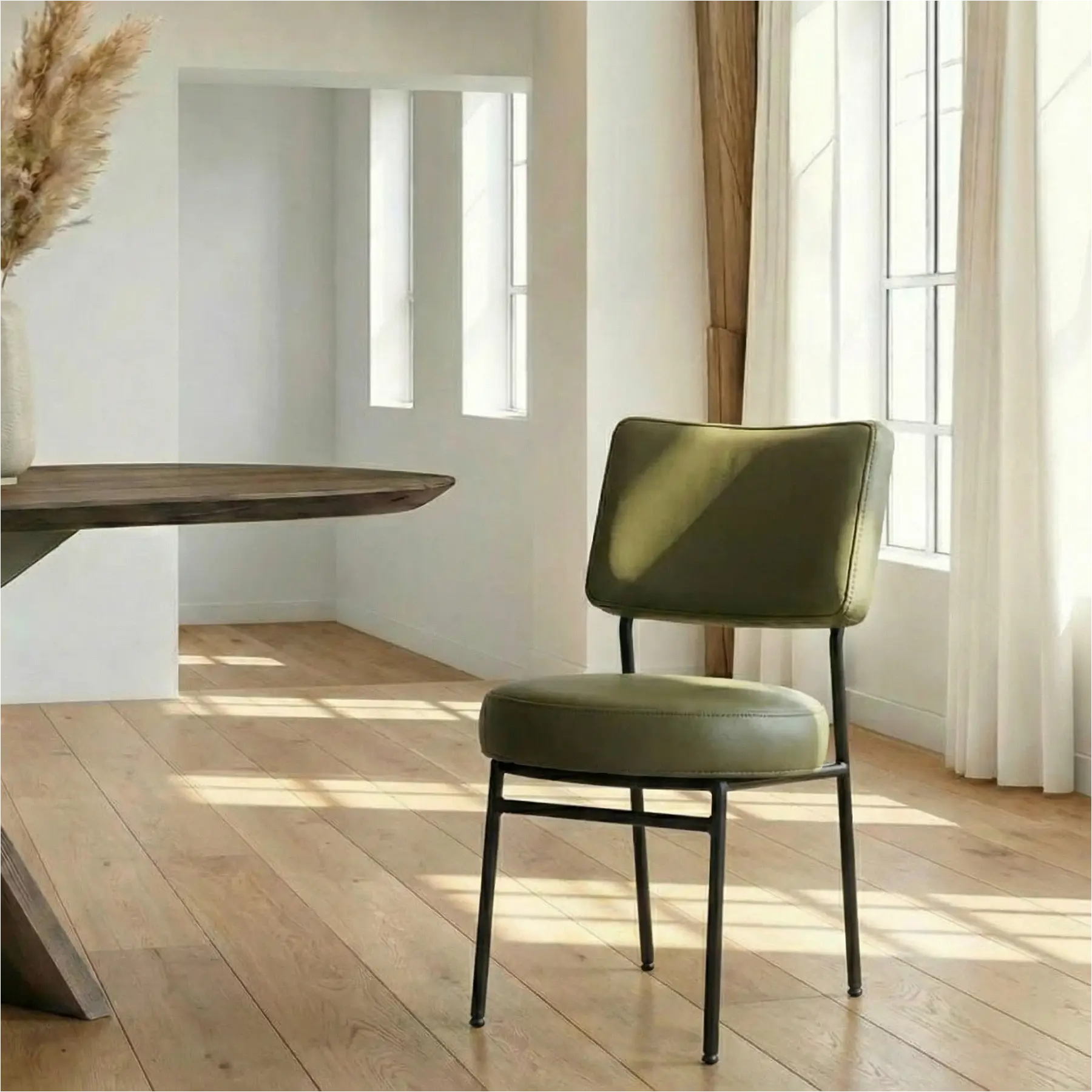 afbeelding van Leren eetkamerstoel Rondo - Toledo Olive (olijf/goen) - Poten staal rond zwart