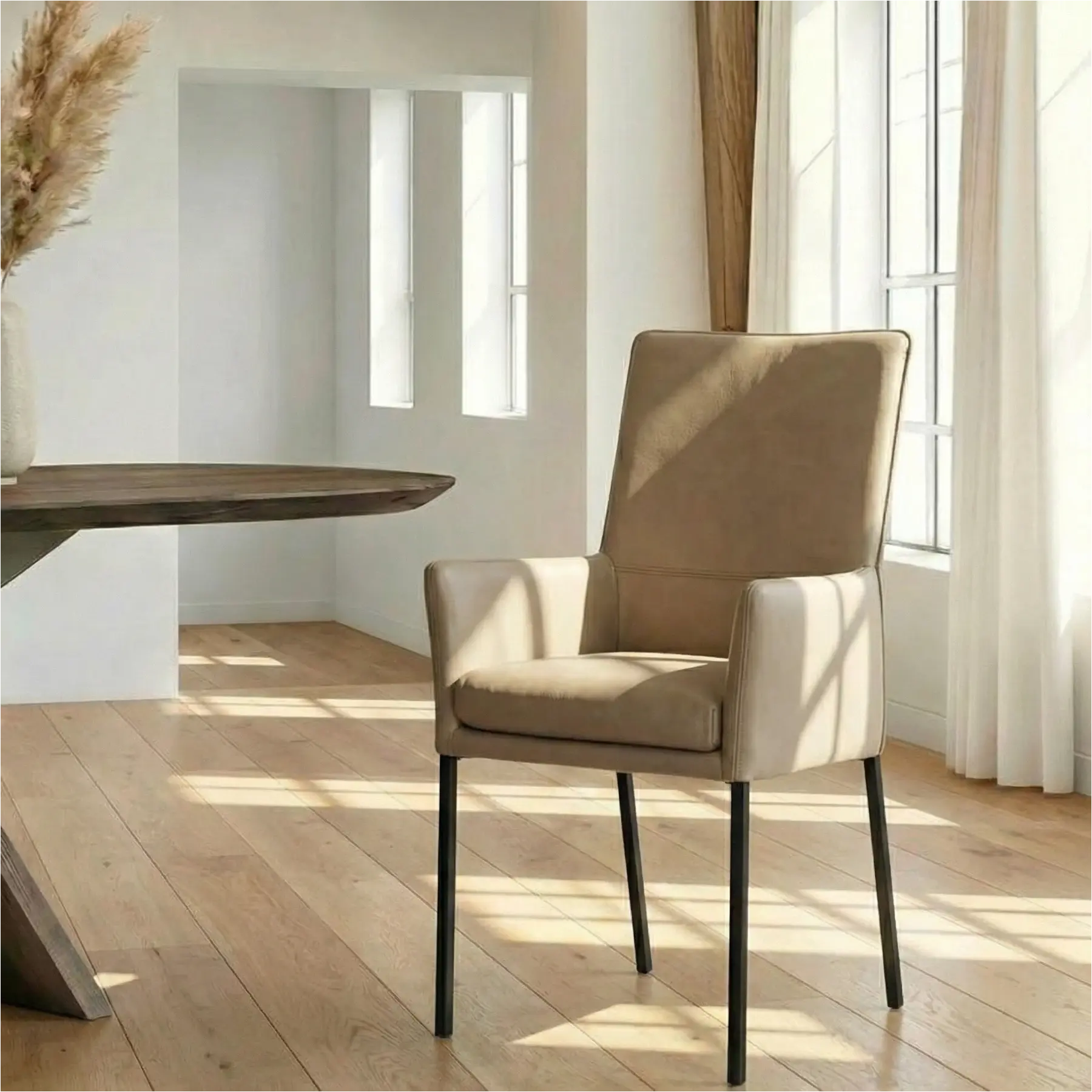 afbeelding van Leren eetkamerstoel Royal - Granada Taupe (taupe/bruin) - Poten staal vierkant zwart