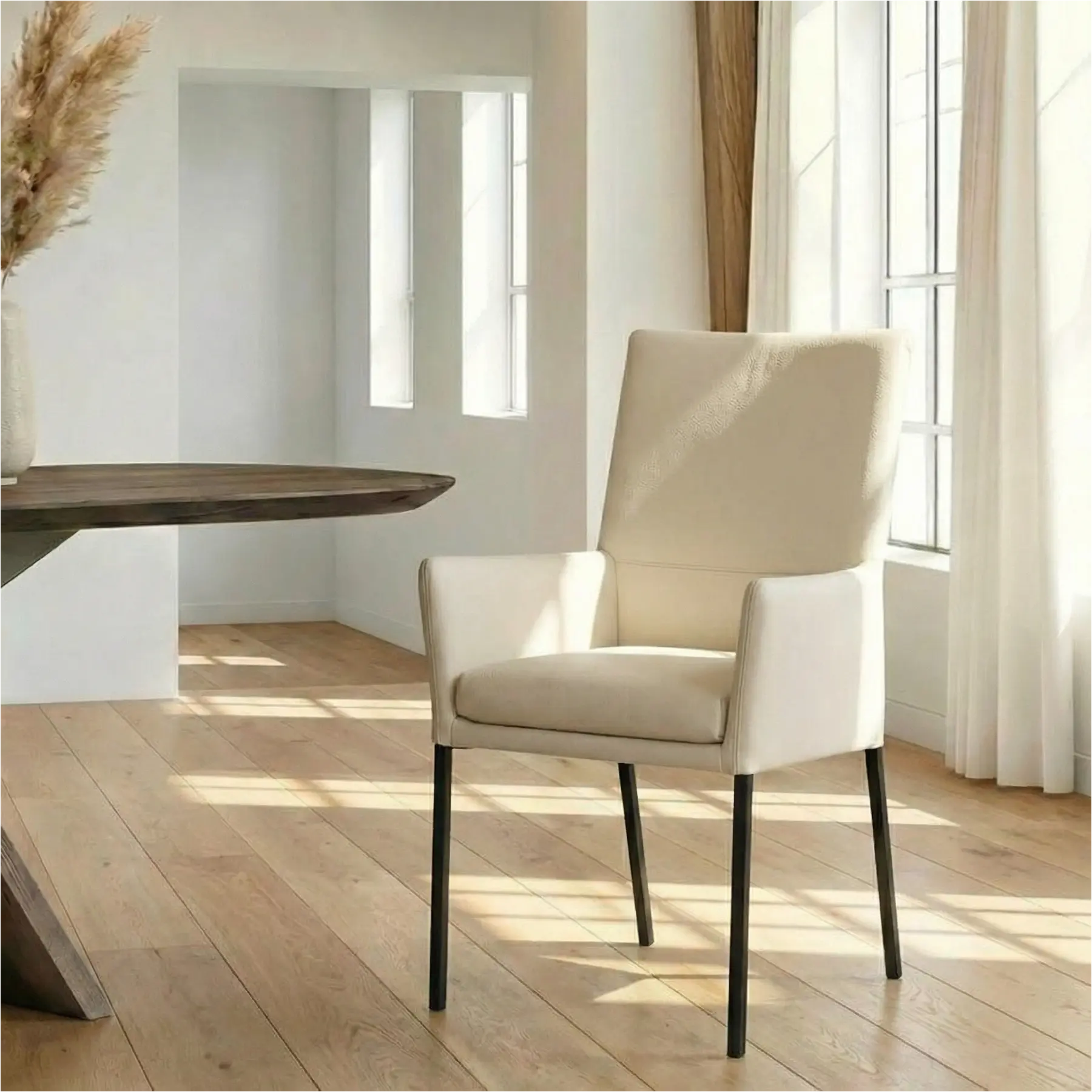 afbeelding van Leren eetkamerstoel Royal - Toledo Betulla (crème) - Poten staal vierkant zwart