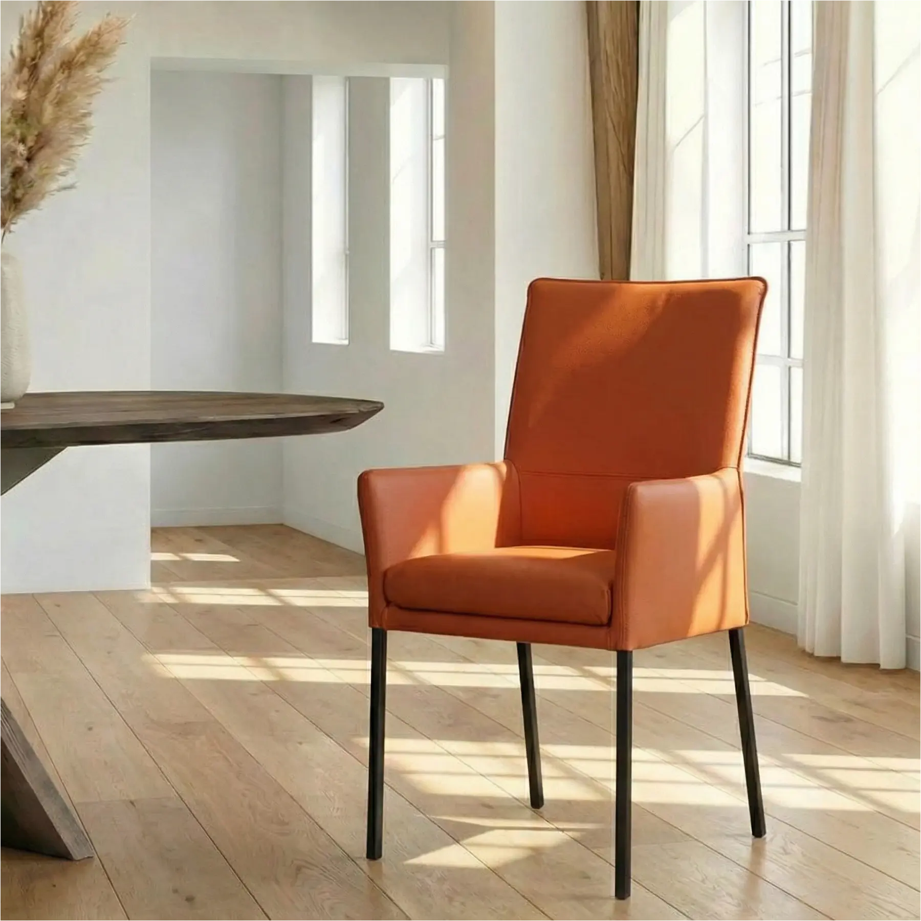 afbeelding van Leren eetkamerstoel Royal - Toledo Cotto (cognac) - Poten staal vierkant zwart