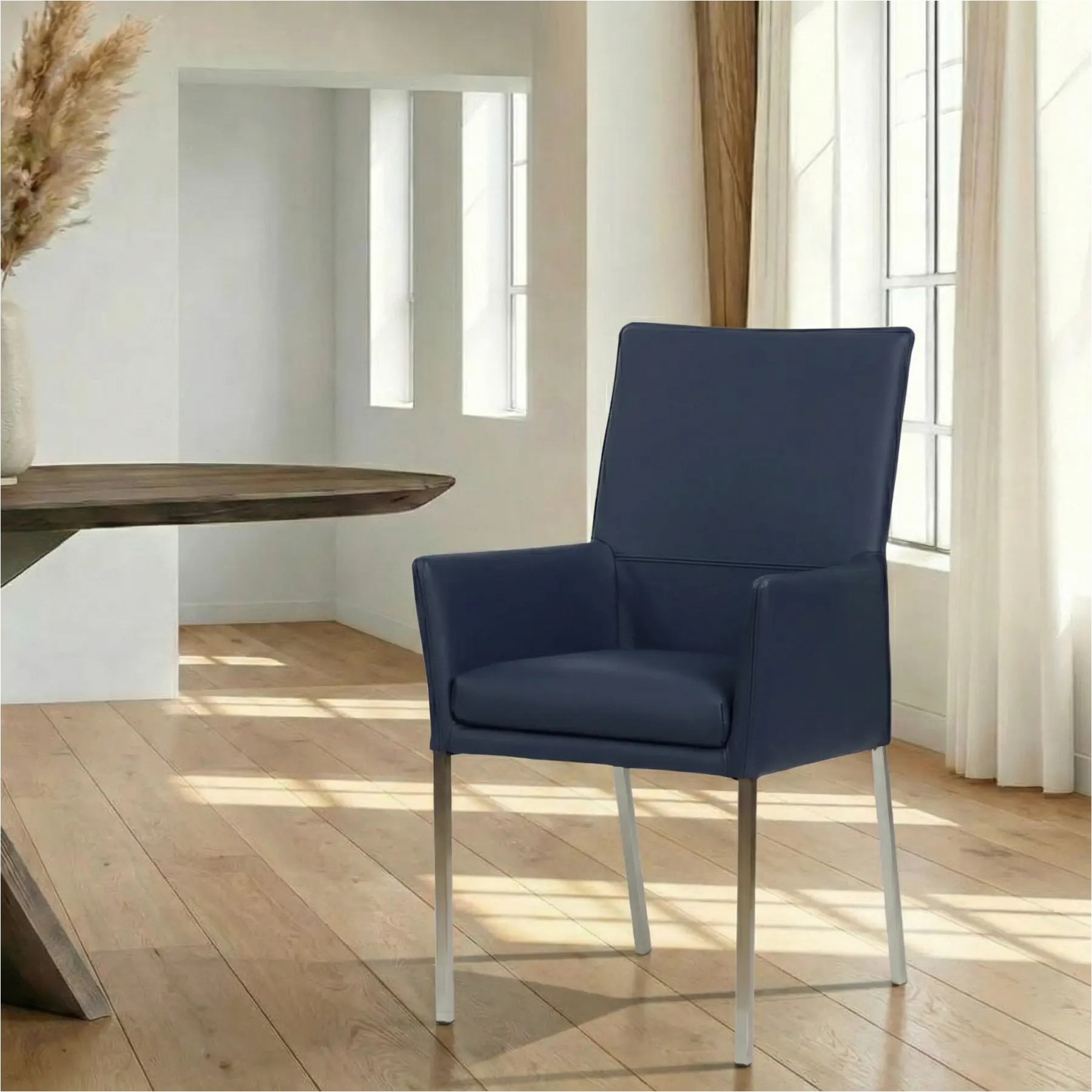 afbeelding van Leren eetkamerstoel Royal - Toledo Kobalt (blauw) - Poten staal vierkant RVS