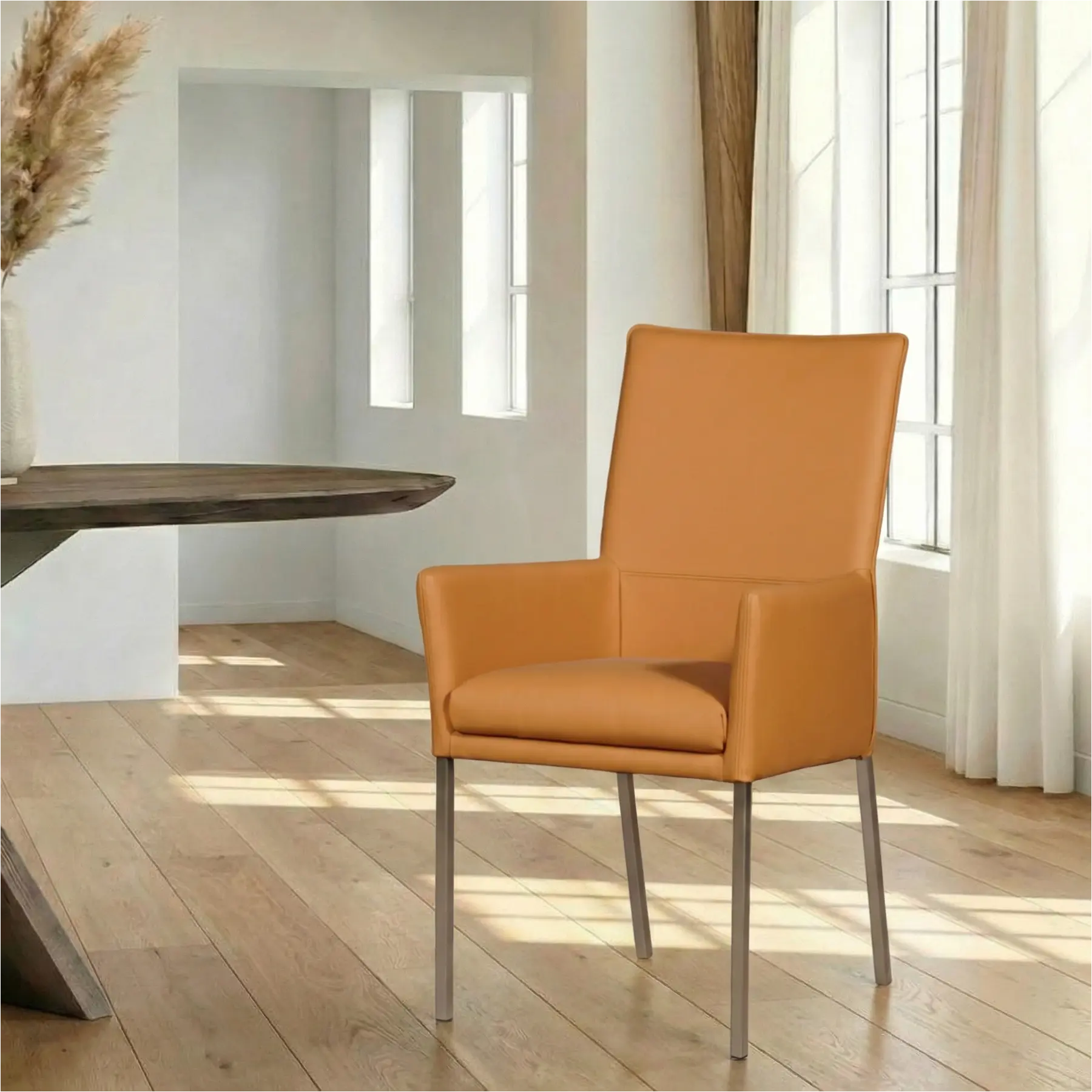 afbeelding van Leren eetkamerstoel Royal - Toledo Sabbia (lichtcognac) - Poten staal vierkant RVS