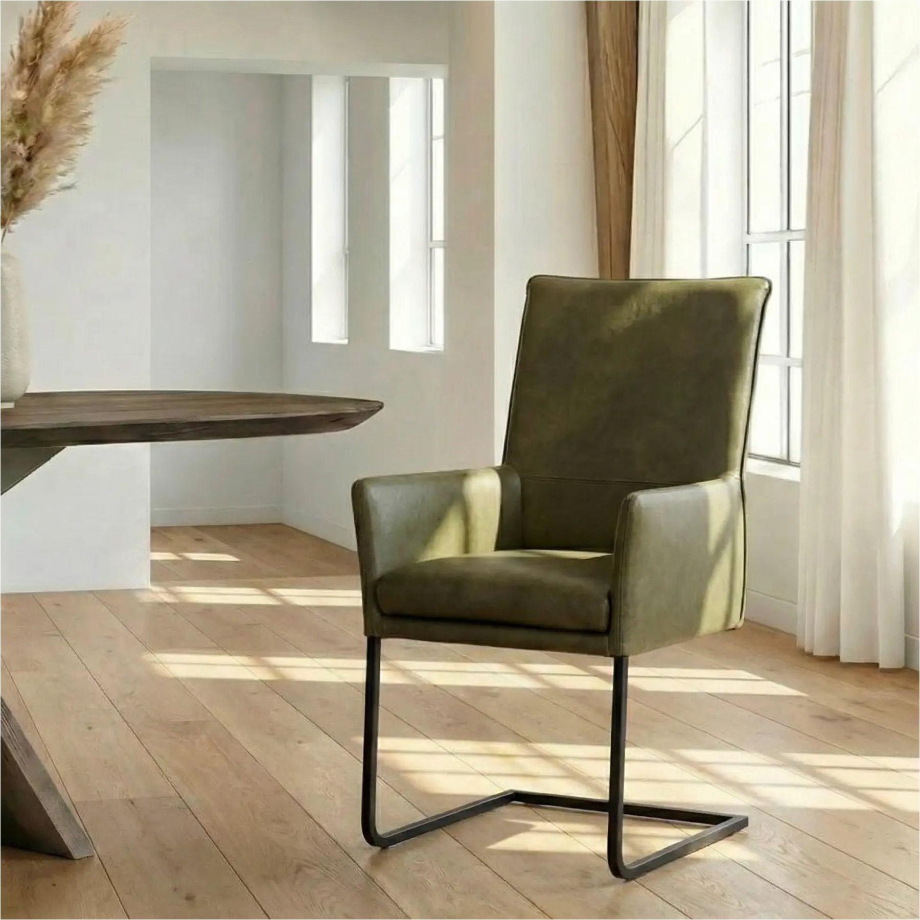 afbeelding van Leren eetkamerstoel Ruler - Granada Moss (olijf/groen) - Sledepoot staal vierkant zwart