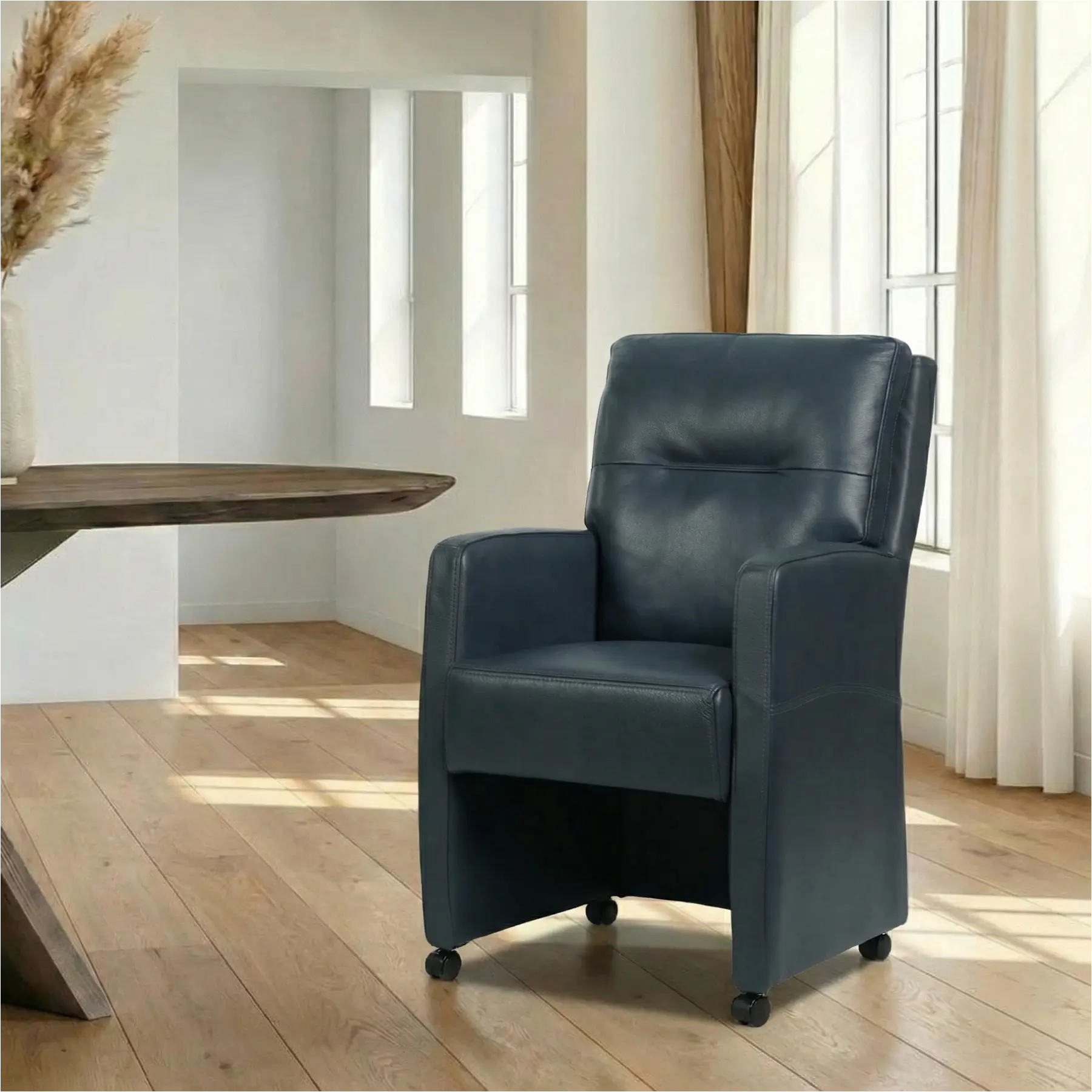 afbeelding van Leren eetkamerstoel Sharp - Granada Blue (blauw) - Met handgreep RVS