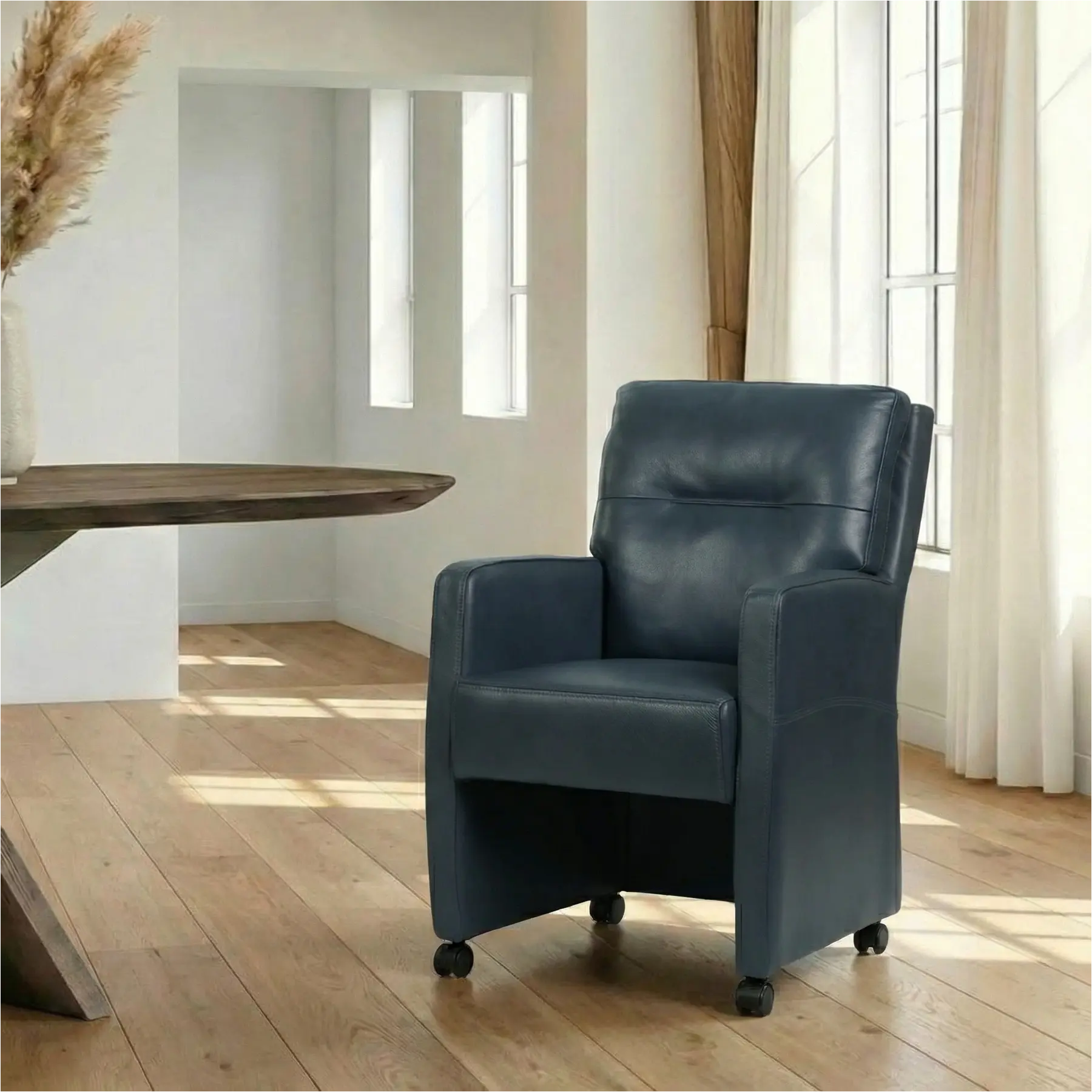 afbeelding van Leren eetkamerstoel Sharp - Granada Blue (blauw) - Met handgreep zwart