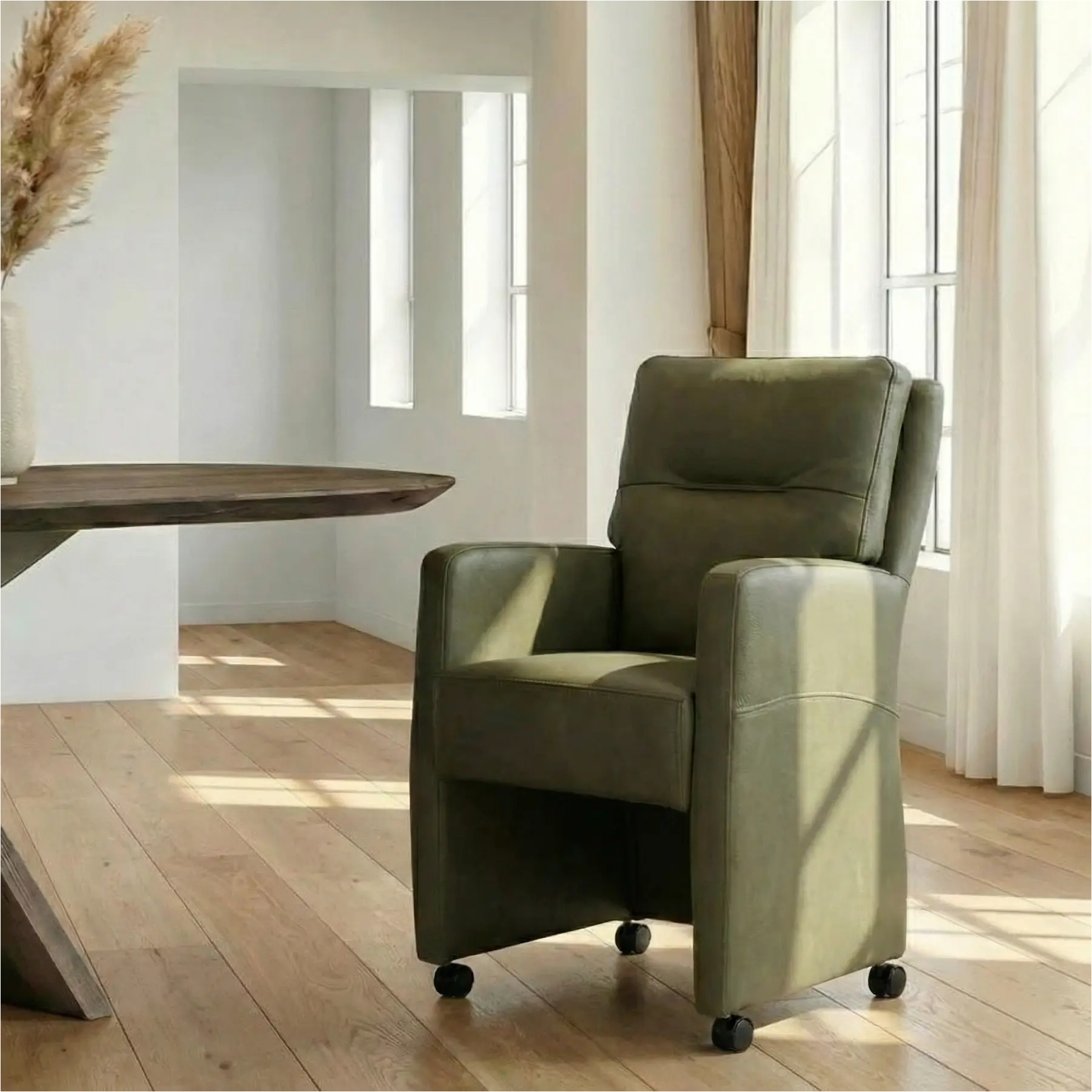 afbeelding van Leren eetkamerstoel Sharp - Granada Moss (olijf/groen) - Met handgreep RVS